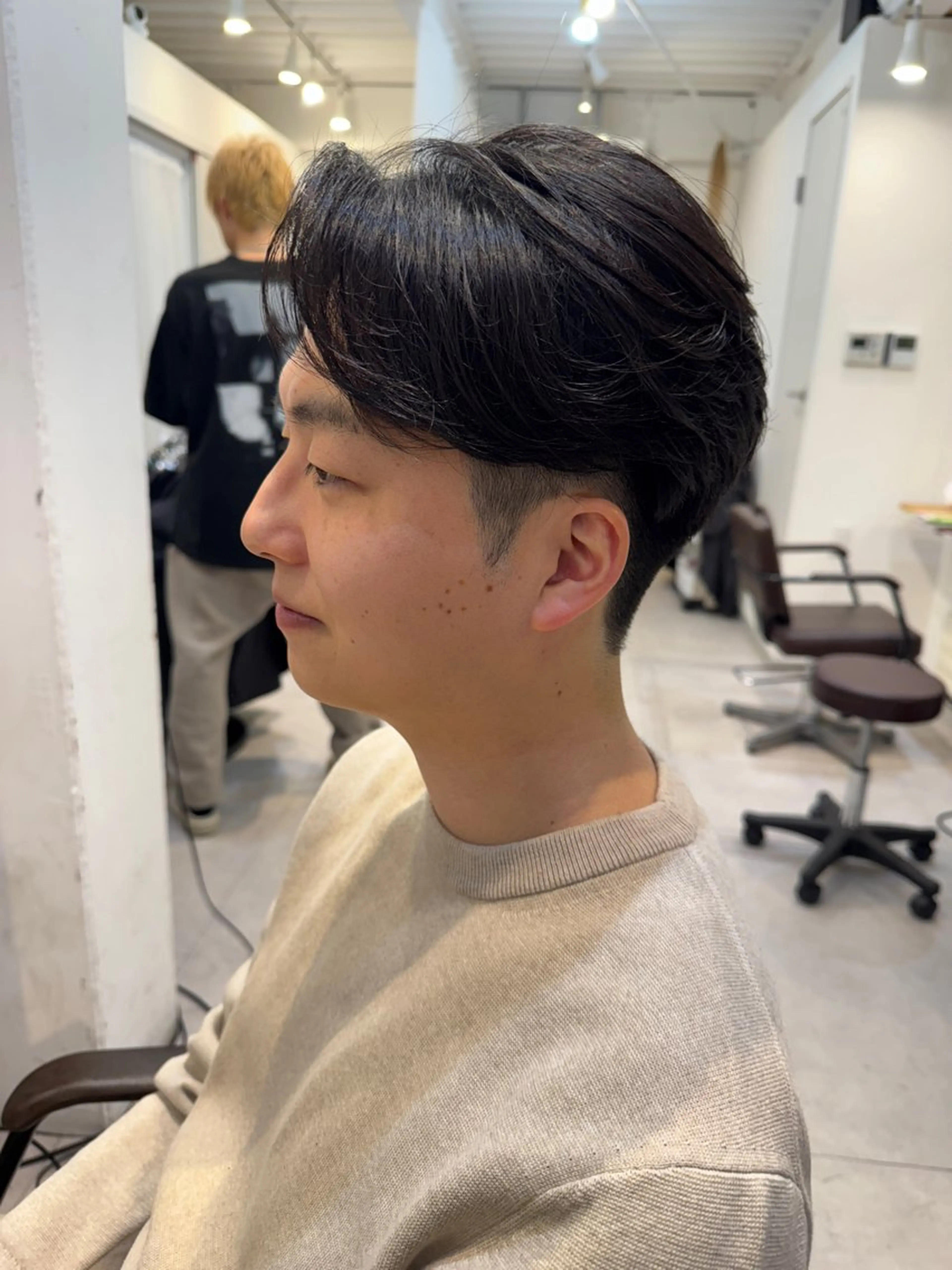 ミディアム メンズ センターパート カット Dxxxx III所属・似合う髪型が 分からない方へのヘアスタイル