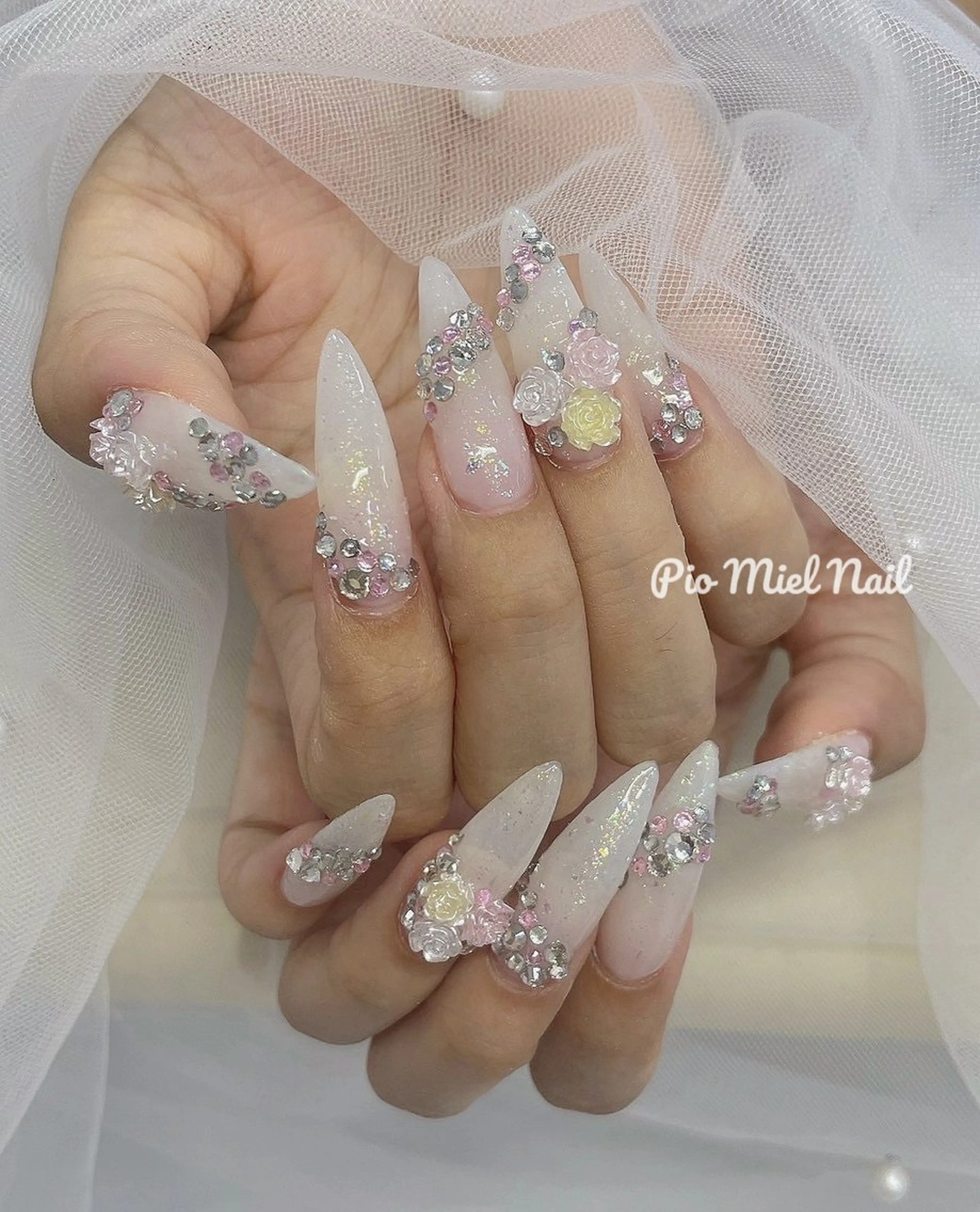 セミロング 韓国風ヘア Pio Mielのネイルデザイン
