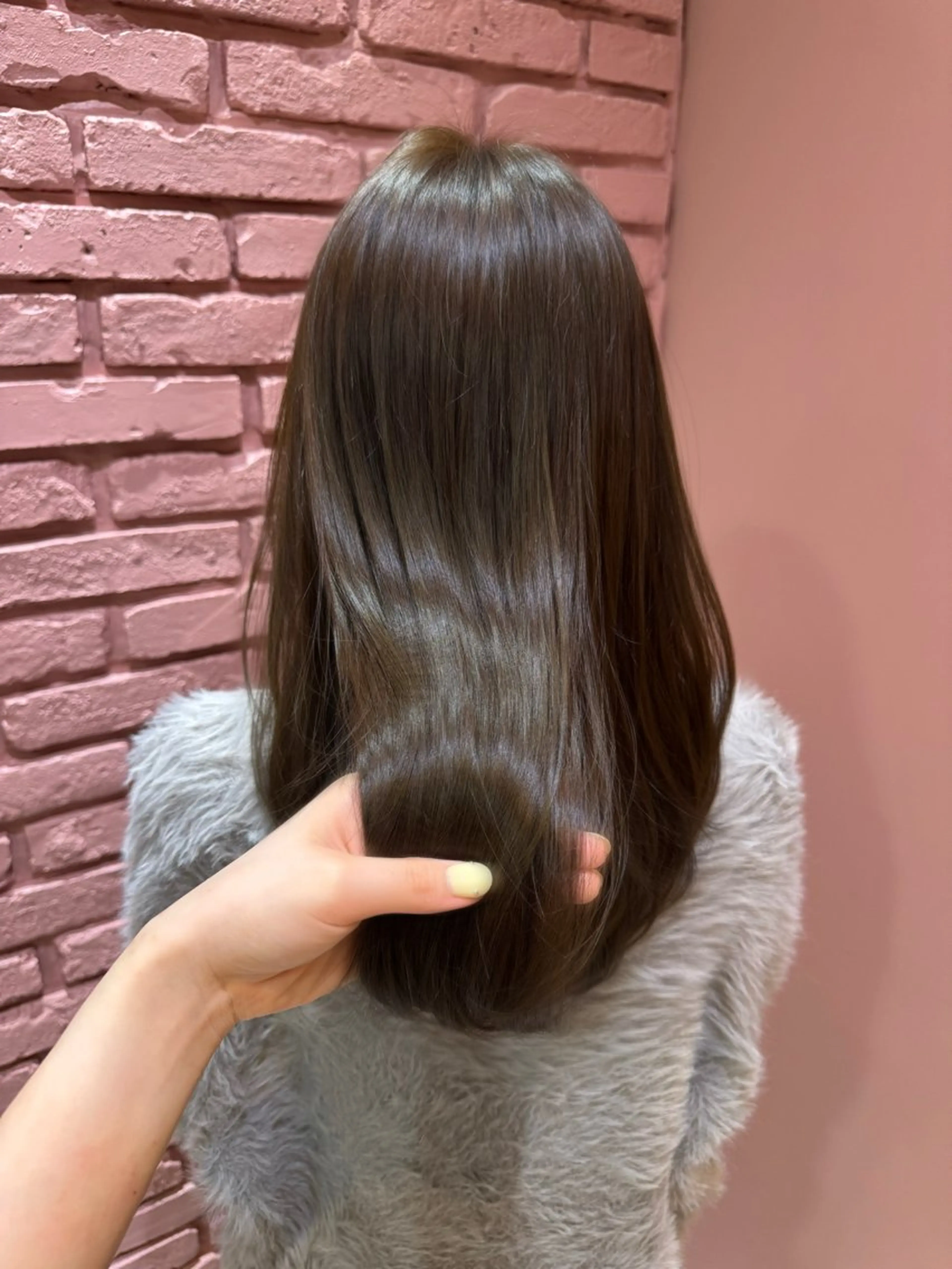 ロング カラー グレージュ オリーブグレージュ オリーブグレー カット ヘアカラー トリートメント 山本 望華のヘアスタイル