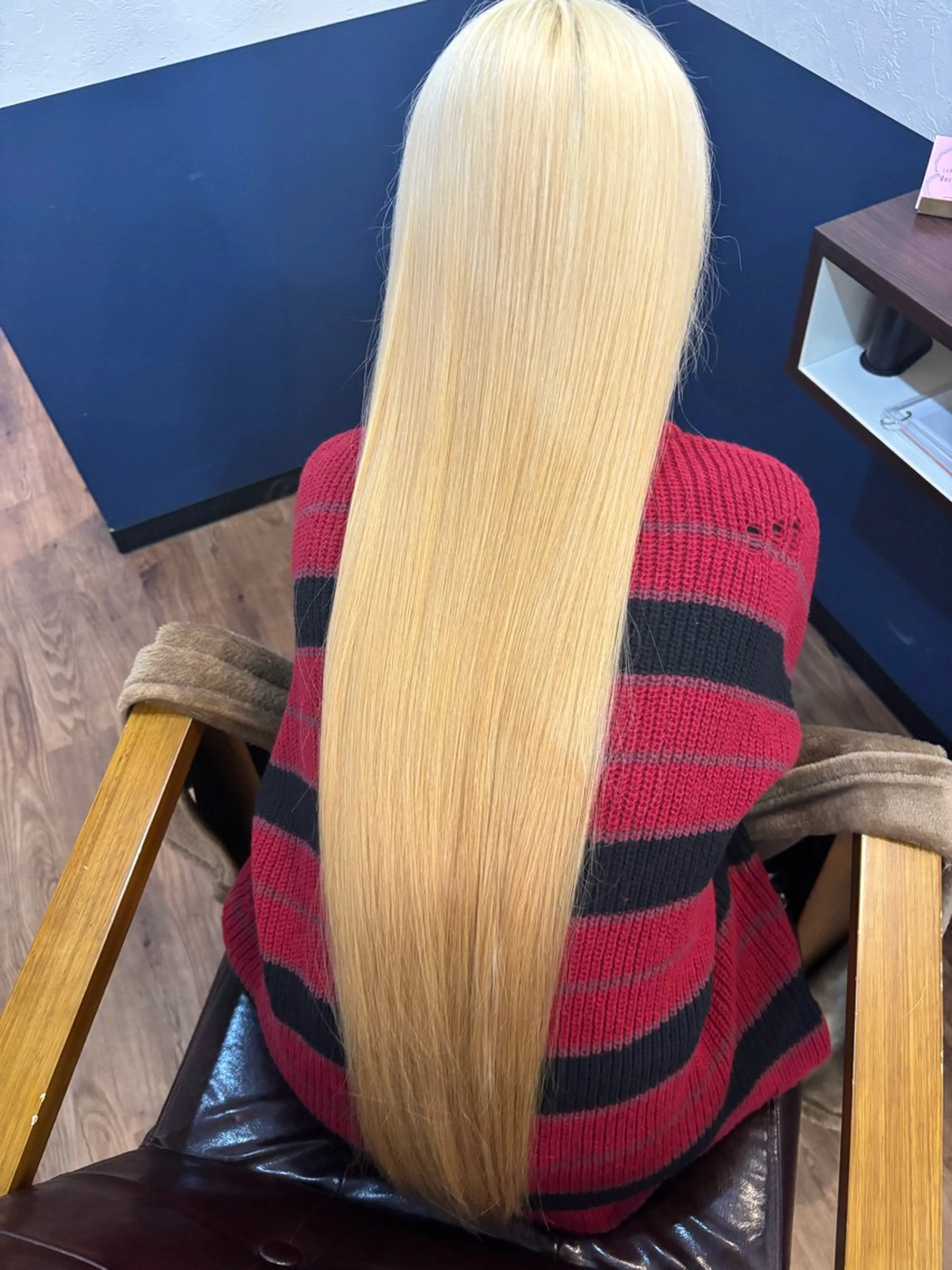 ロング カラー 抜きっぱなしブロンド ハイトーンカラー ロング ヘアカラー 平田 渚唯のヘアスタイル