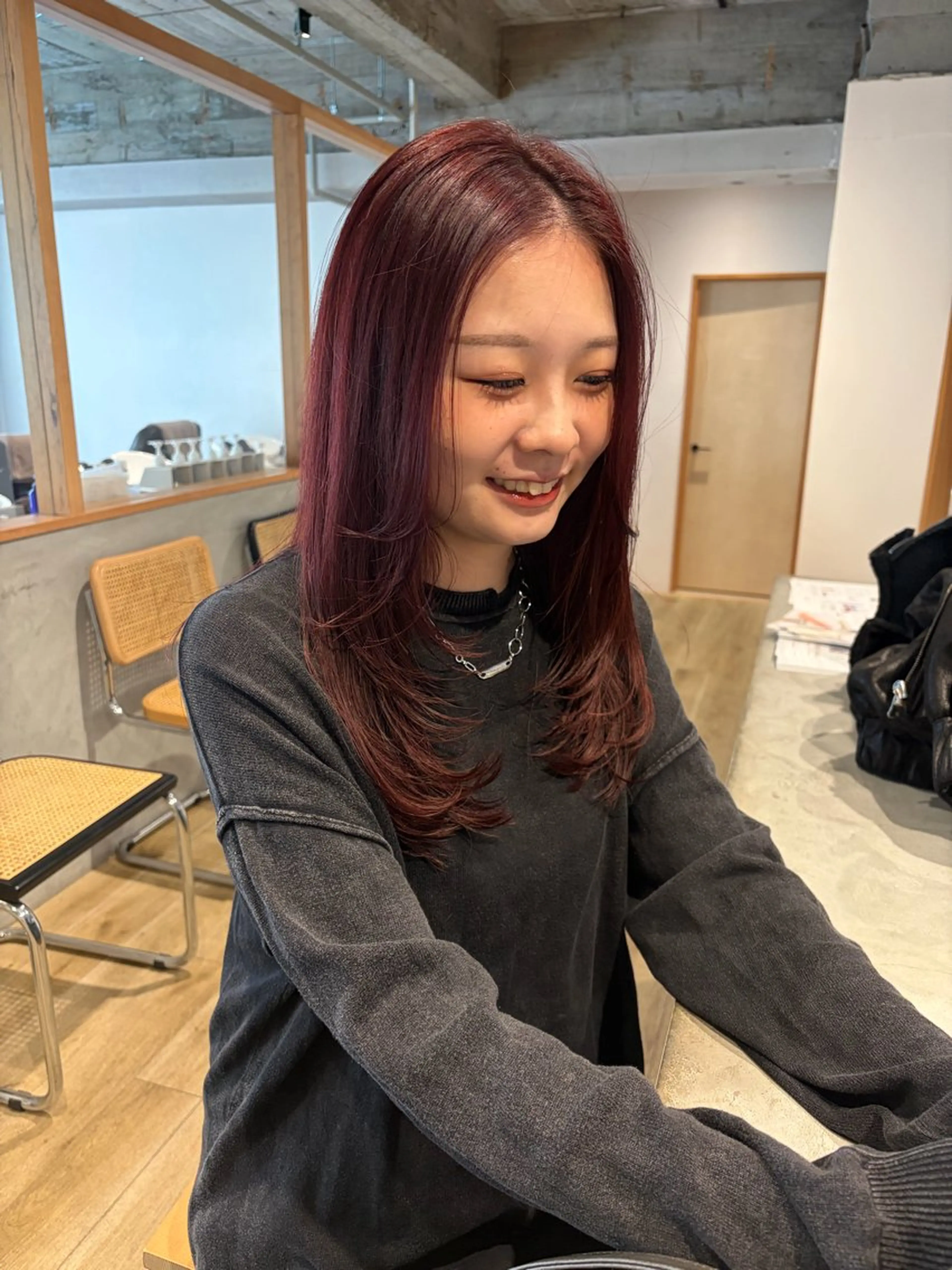 セミロング カラー ボルドーカラー 顔周りカット レイヤーカット まとい  ︎︎のヘアスタイル