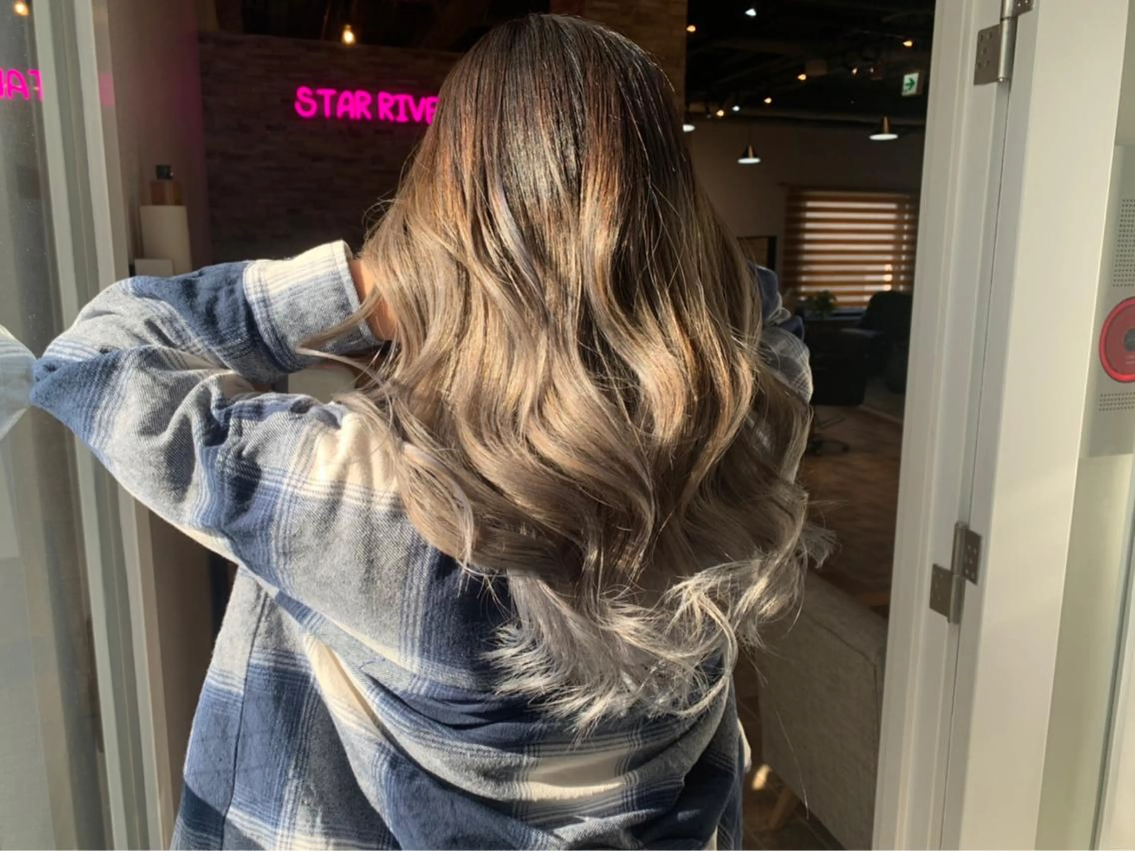 ミディアム カラー ヘアカラー&縮毛矯正 STAR☆RIVERのヘアスタイル