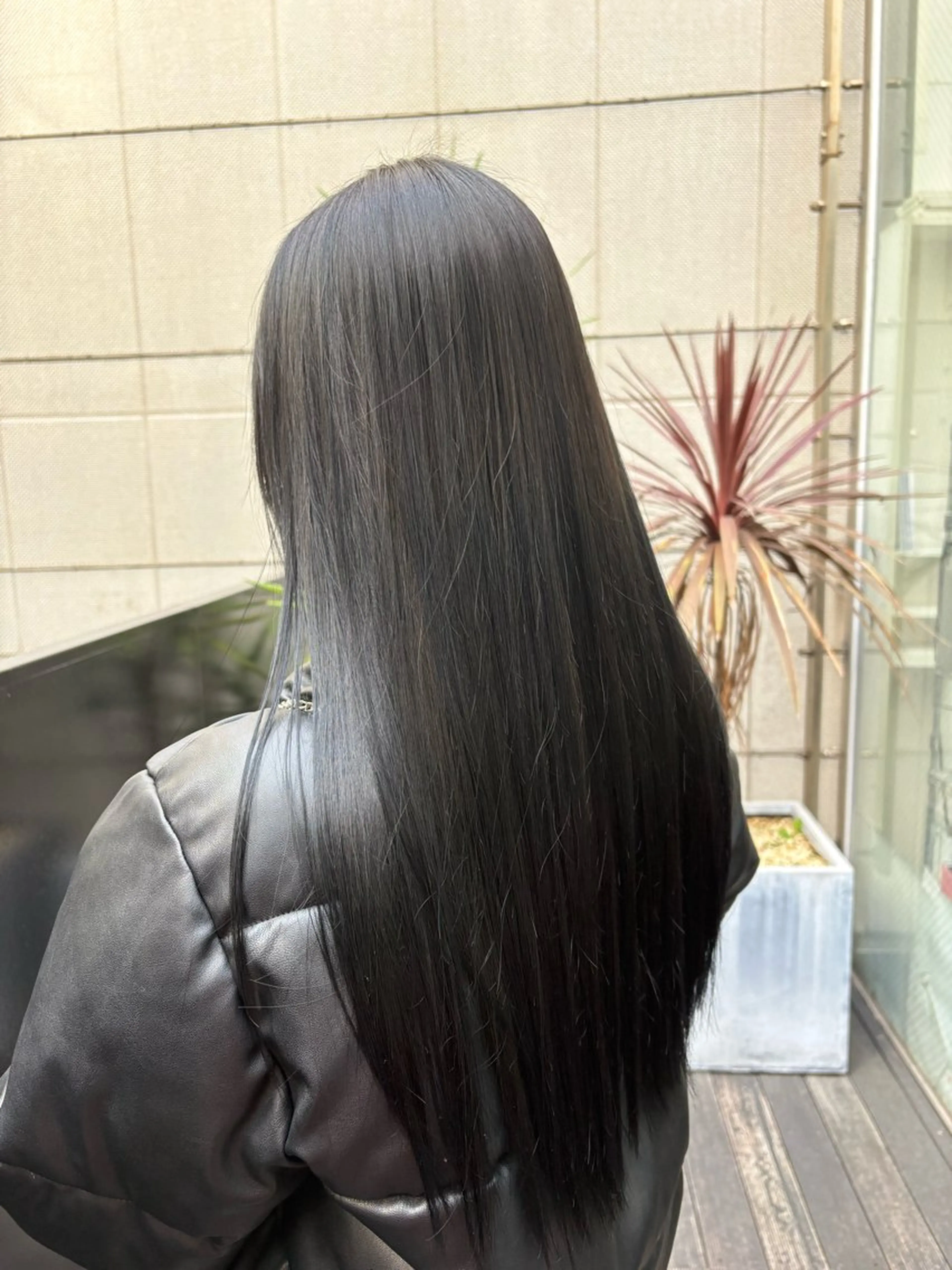 ロング カラー 黒髪 ブルーカラー ブルーブラック 透明感カラー 【CHERIE】天神 大名サロン💫りんのヘアスタイル