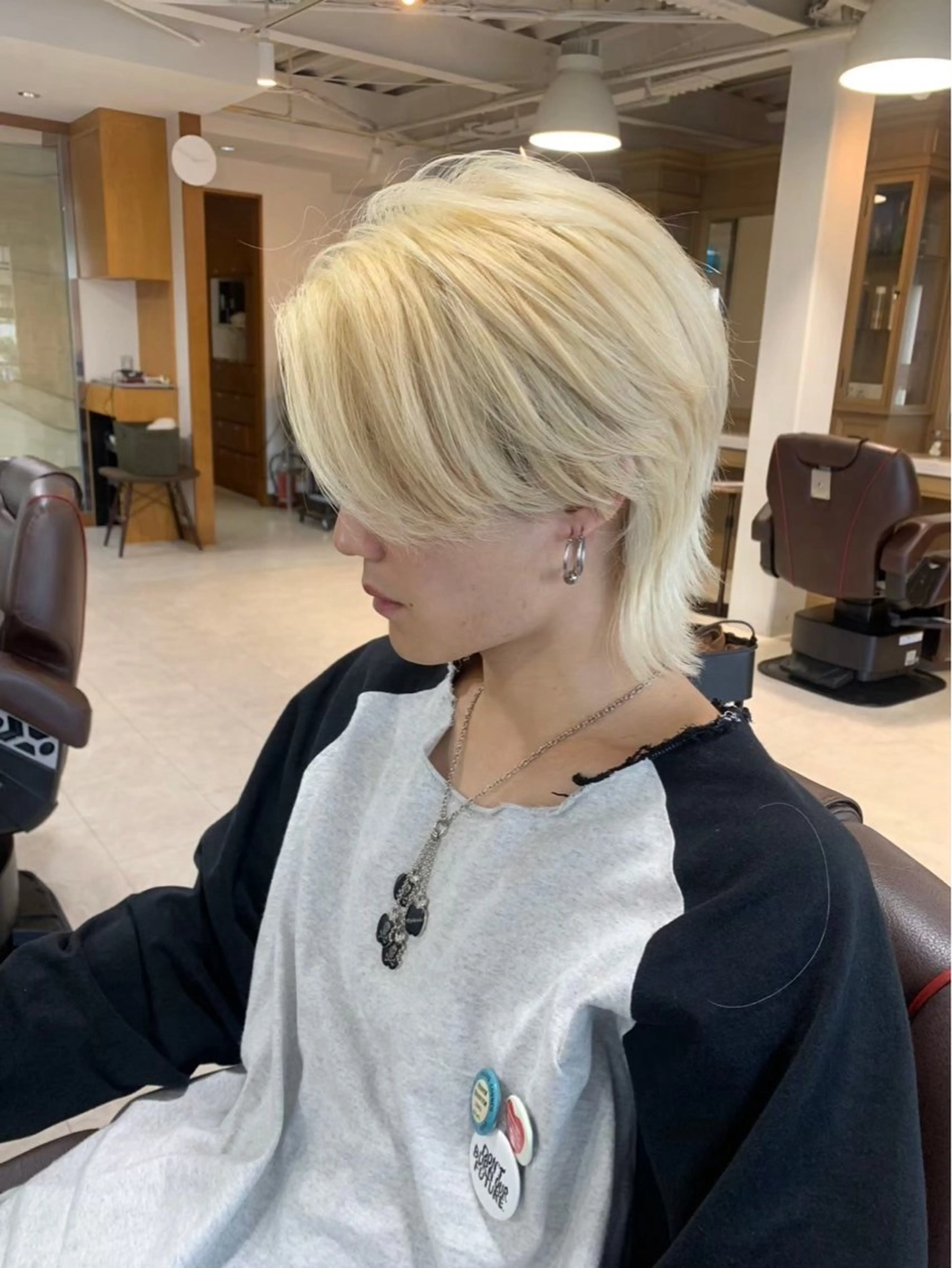 カラー メンズ 抜きっぱなしブロンド 🌟デザインカラー 🌟コノミ🌟のヘアスタイル