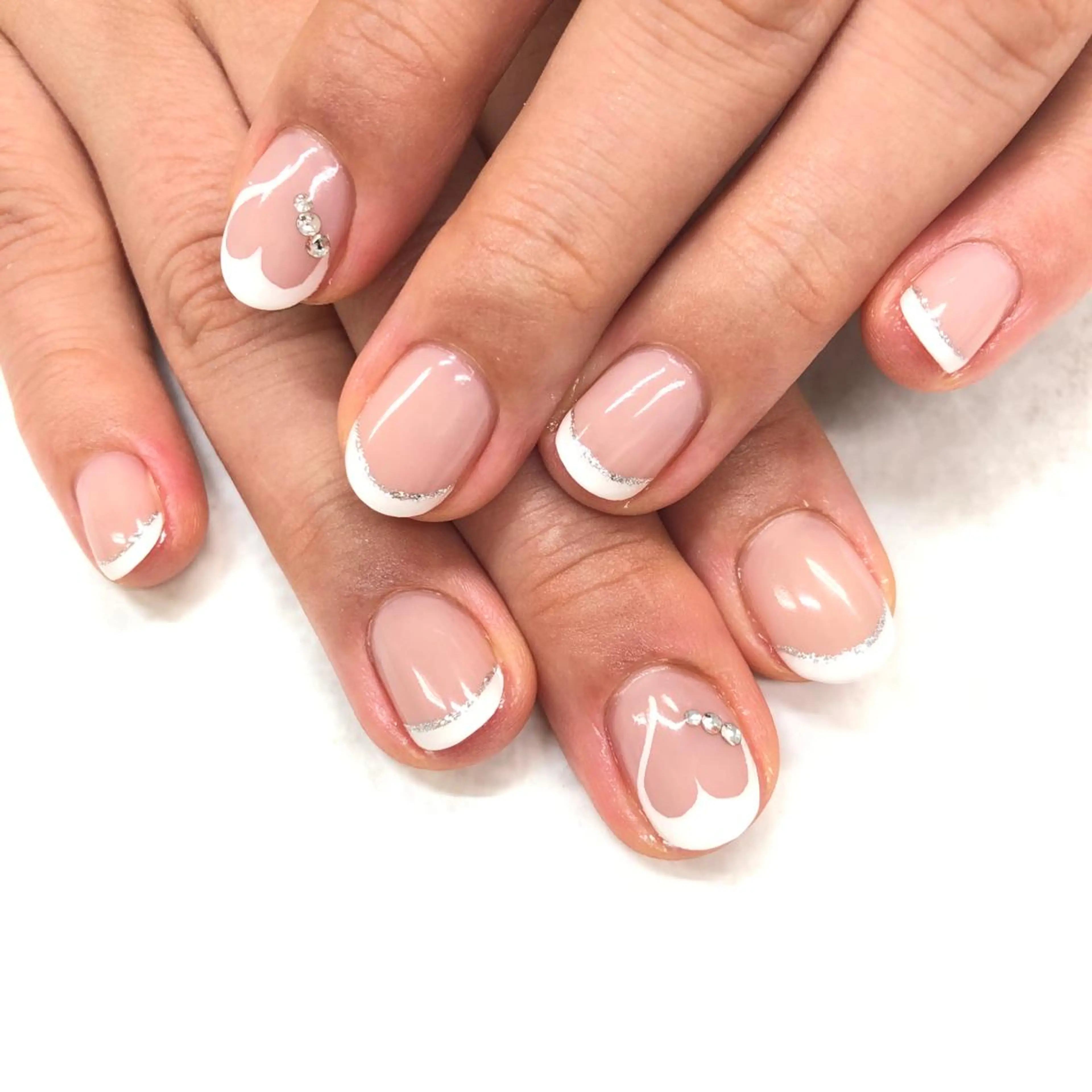 ネイル フレンチネイル ハート ユリシスネイル 担当近藤のネイルデザイン