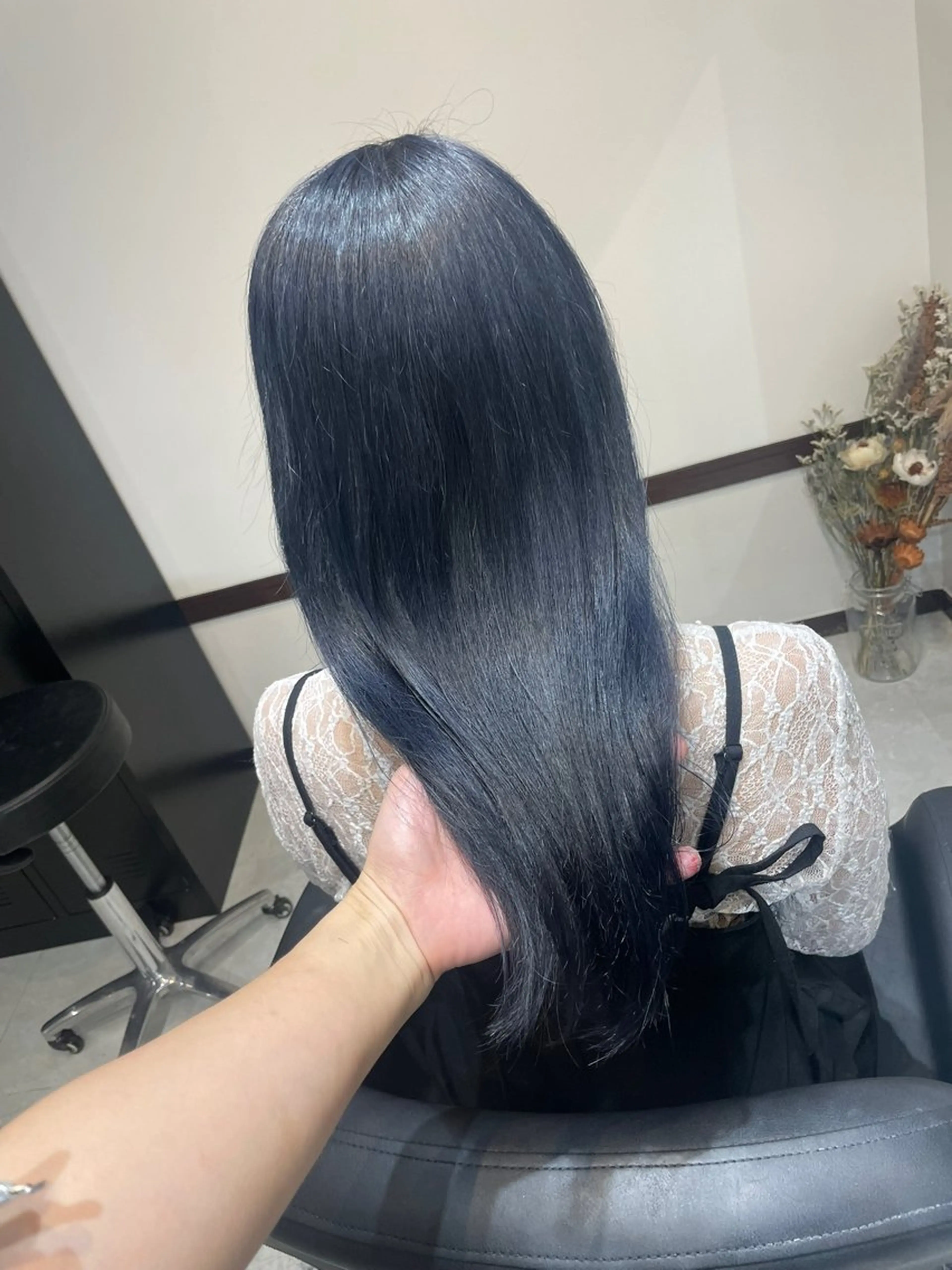 セミロング カラー ブルーカラー シルバー カット ヘアカラー トリートメント 寺本 早希のヘアスタイル