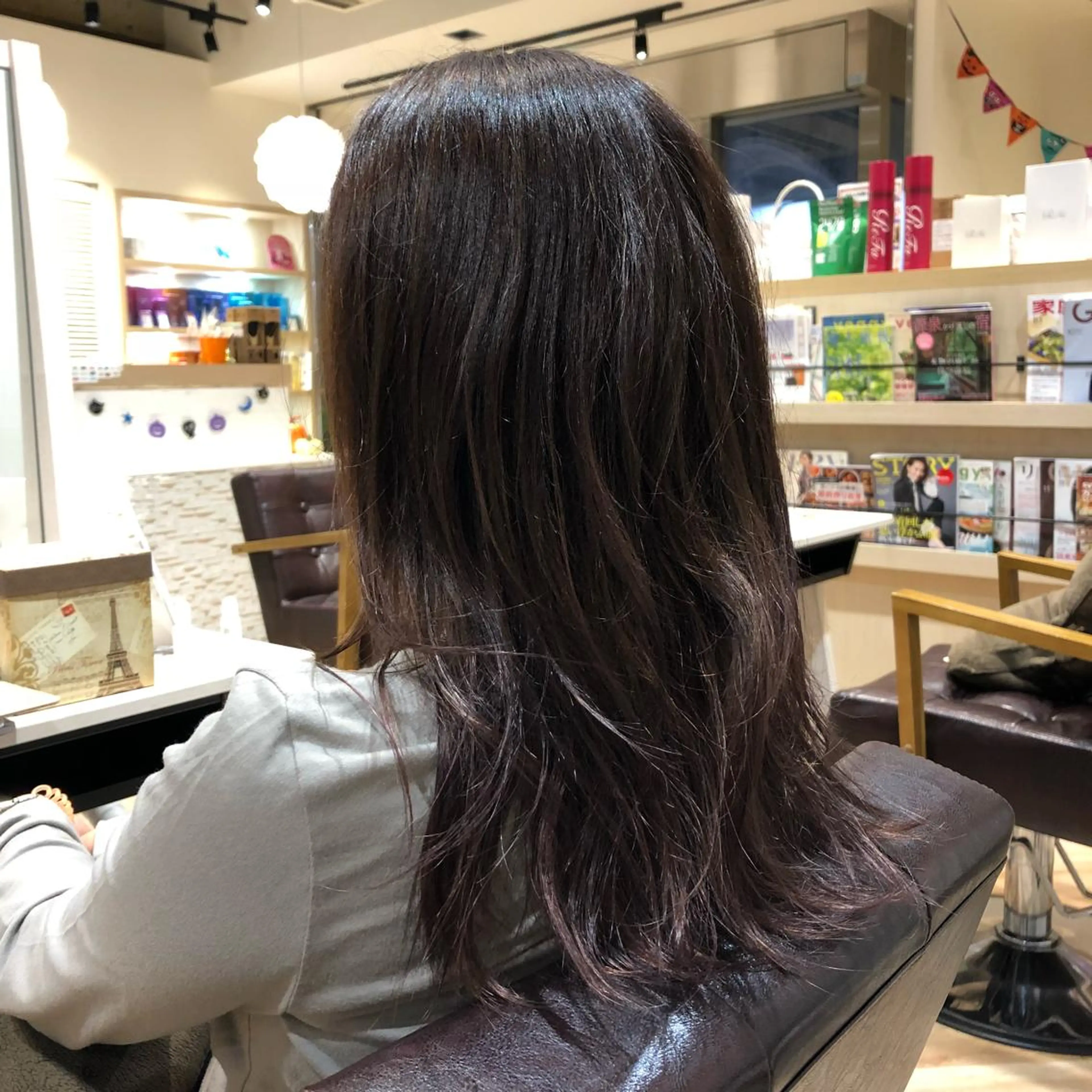 カラー 伊東 彩花のヘアスタイル