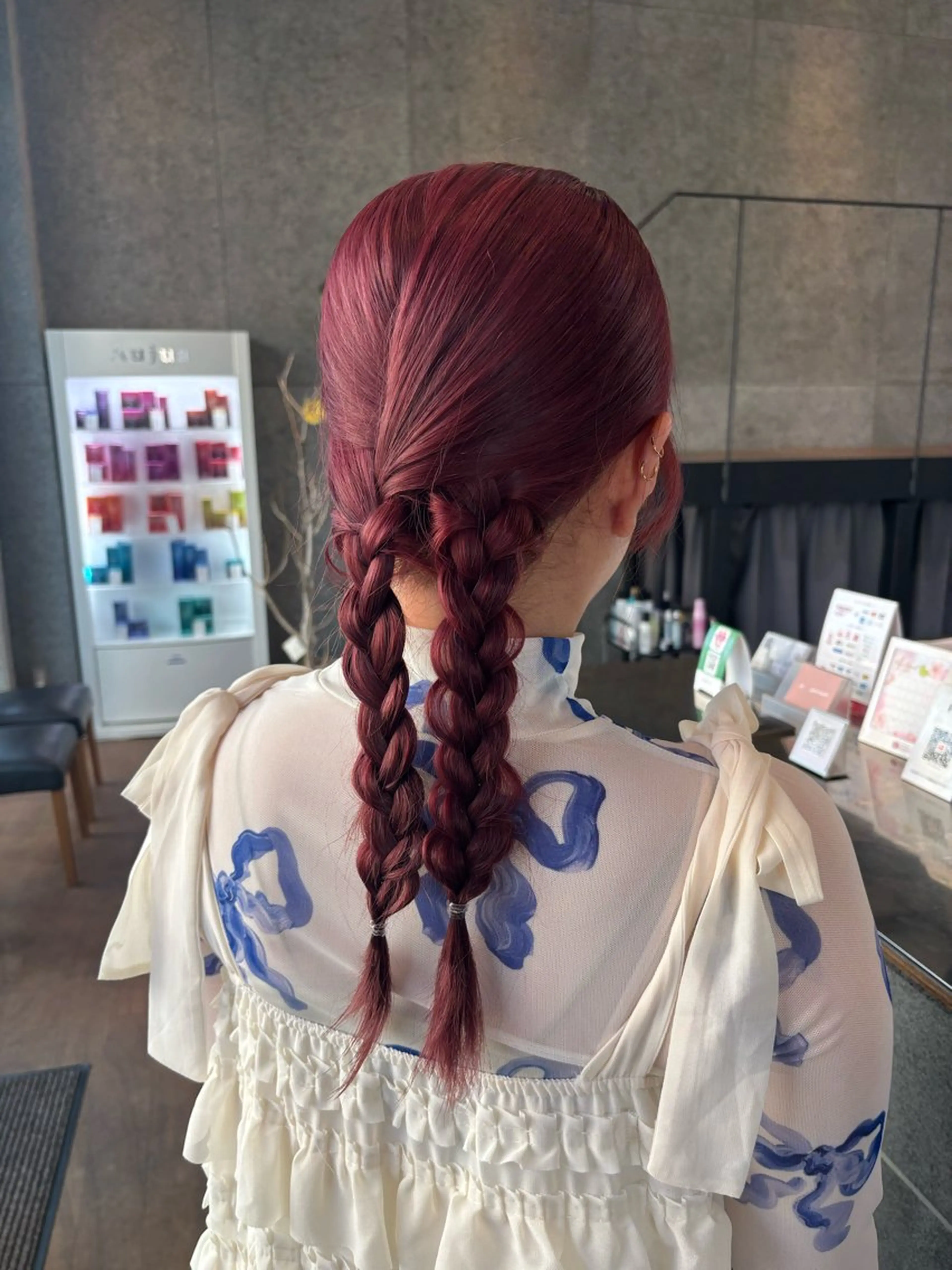 セミロング カラー ヘアアレンジ カシス レッドカラー カット ヘアカラー トリートメント ヘッドスパ 押切 響　のヘアスタイル