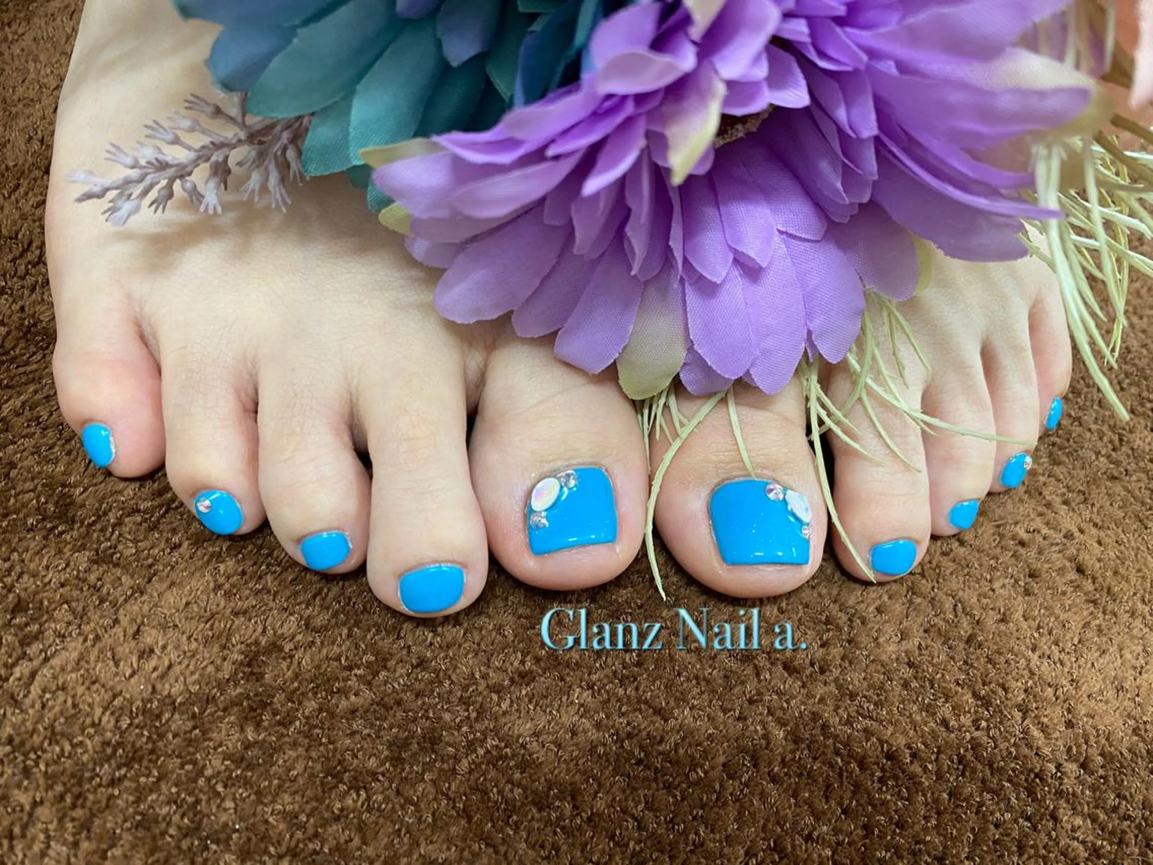 ネイル フットネイル ワンカラーネイル 夏ネイル Glanz  Nail aのネイルデザイン