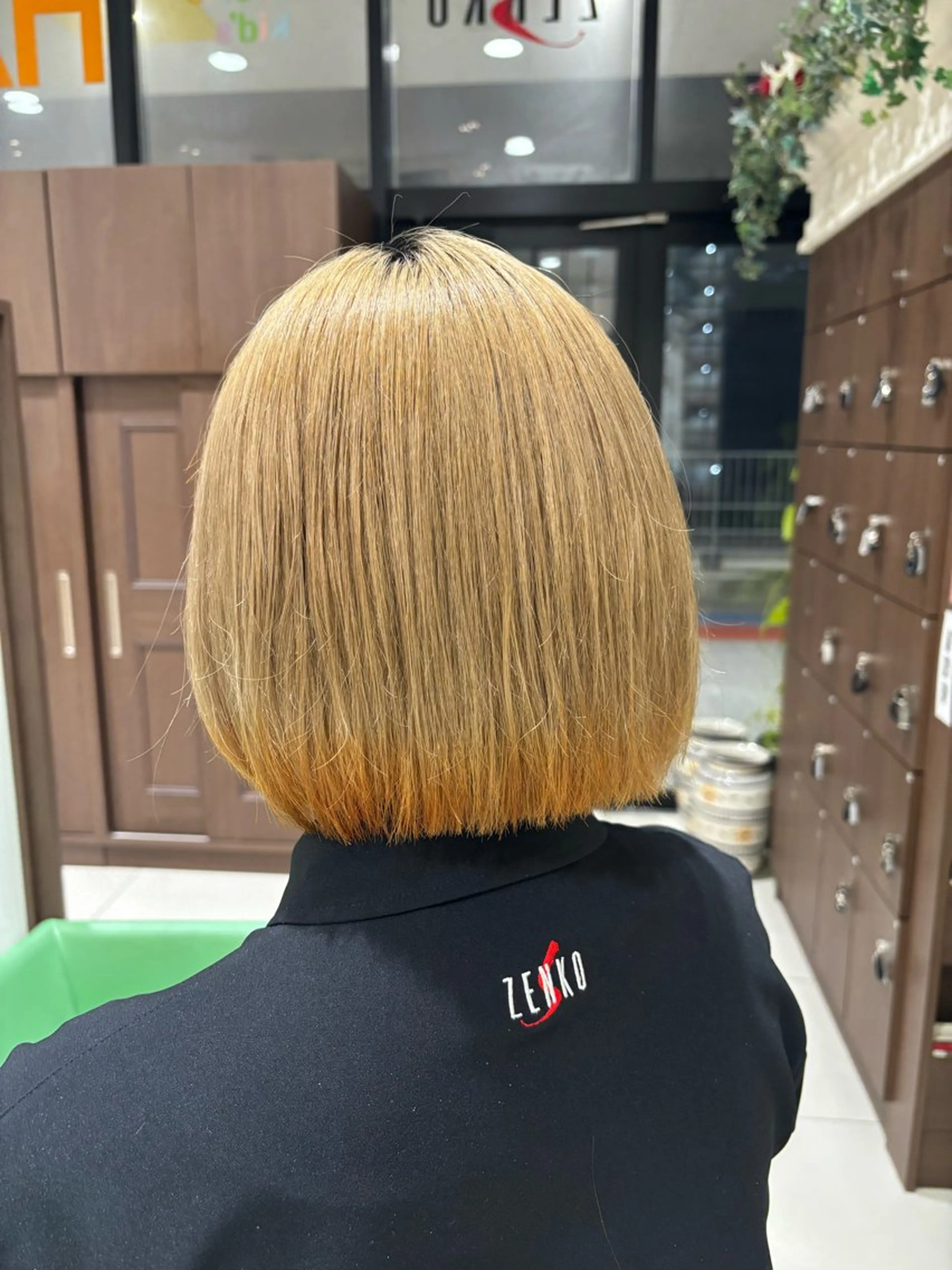 セミロング カラー オレンジ Reverie  ZENKO所属・田中 真白のヘアスタイル