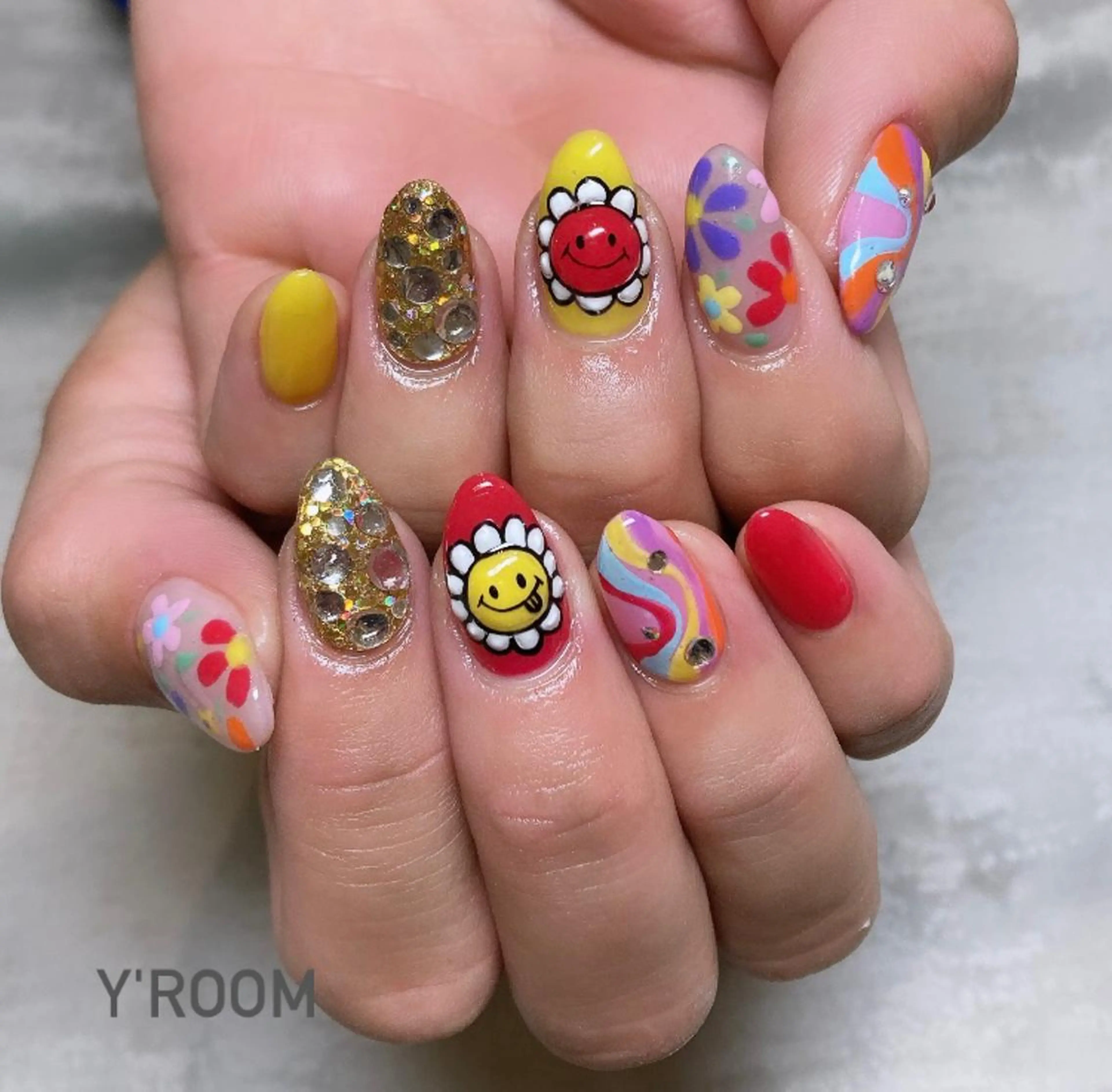 ネイル オーロラネイル フラッシュネイル フットネイル ジェルネイル 氷ネイル・うるうるネイル ハンドネイル YUKA （ネイリスト）のネイルデザイン