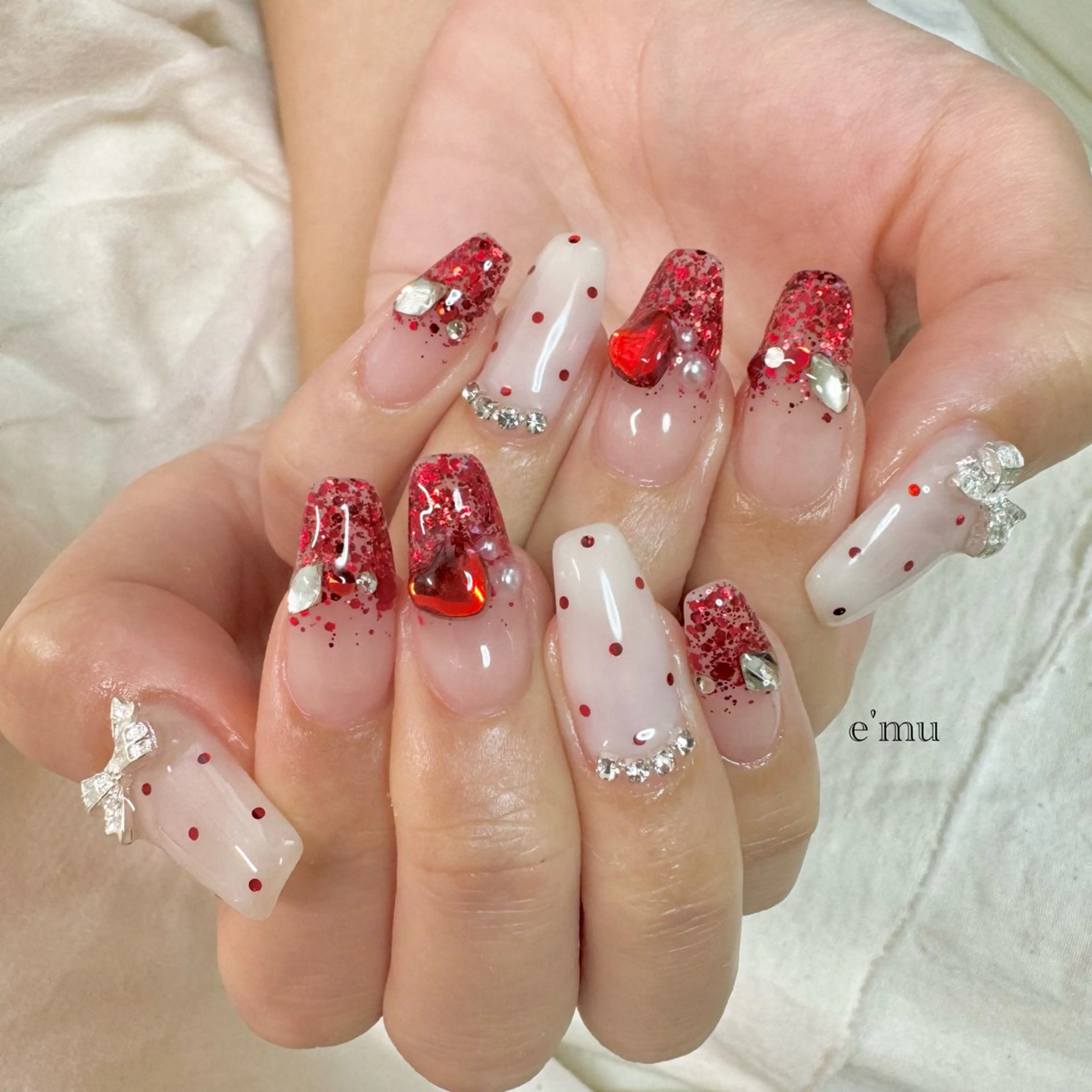 ネイル ドット ガーリー ハンドネイル nail salon e'mu💐のネイルデザイン