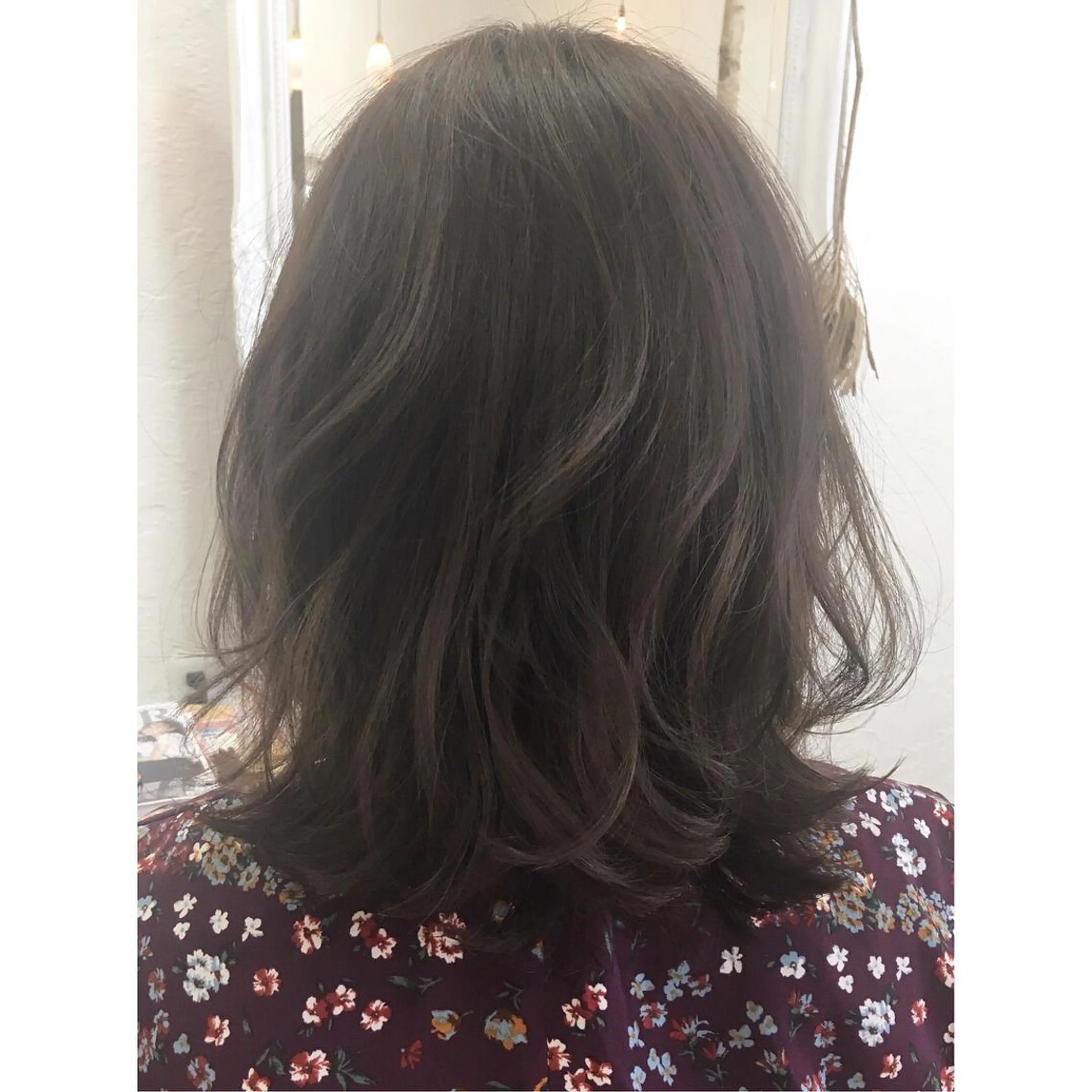 ミディアム カラー グレージュ イルミナカラー fio マナミのヘアスタイル