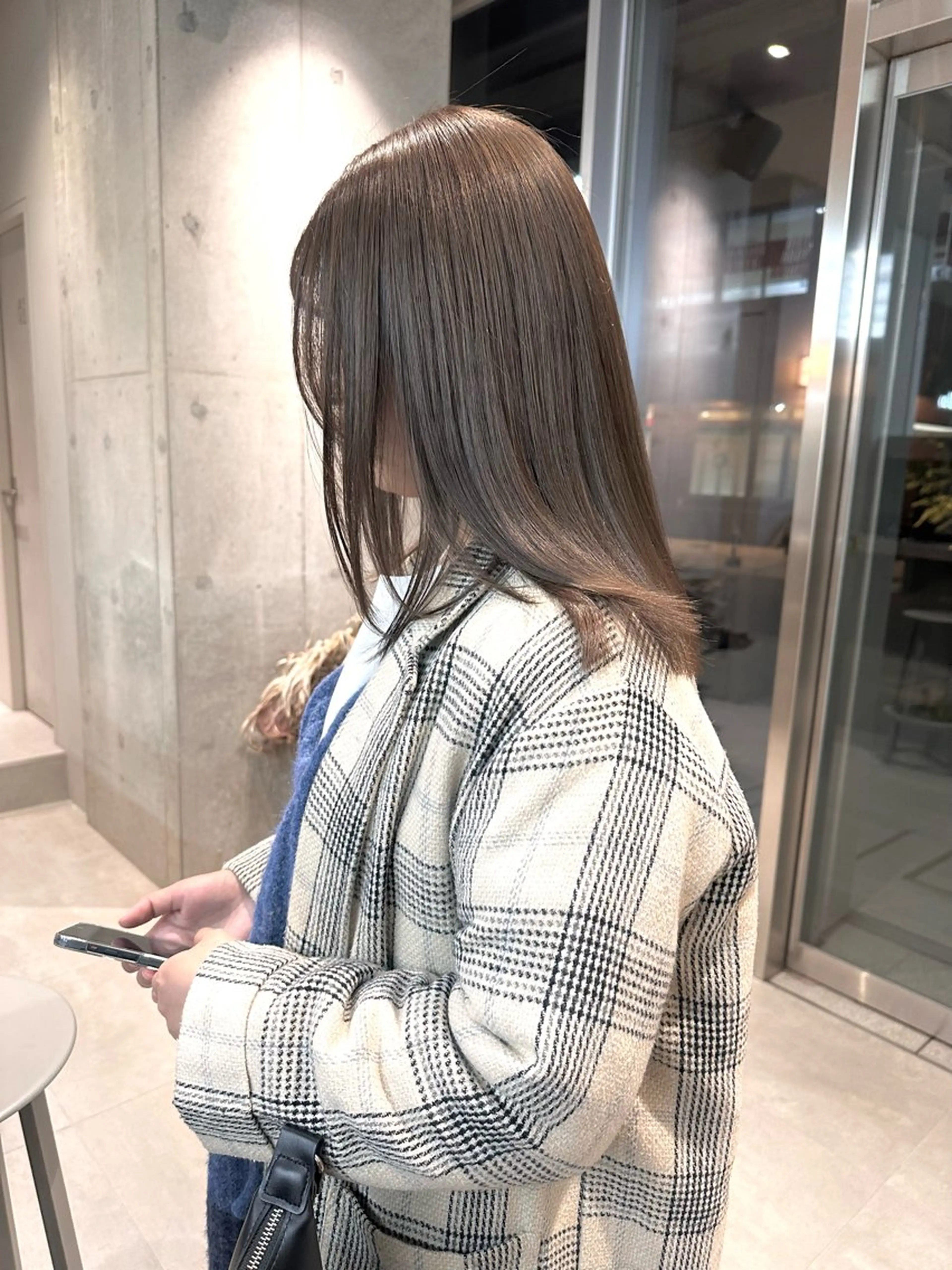 ミディアム カラー ブリーチ 透明感カラー グレージュ 染谷 遥花のヘアスタイル