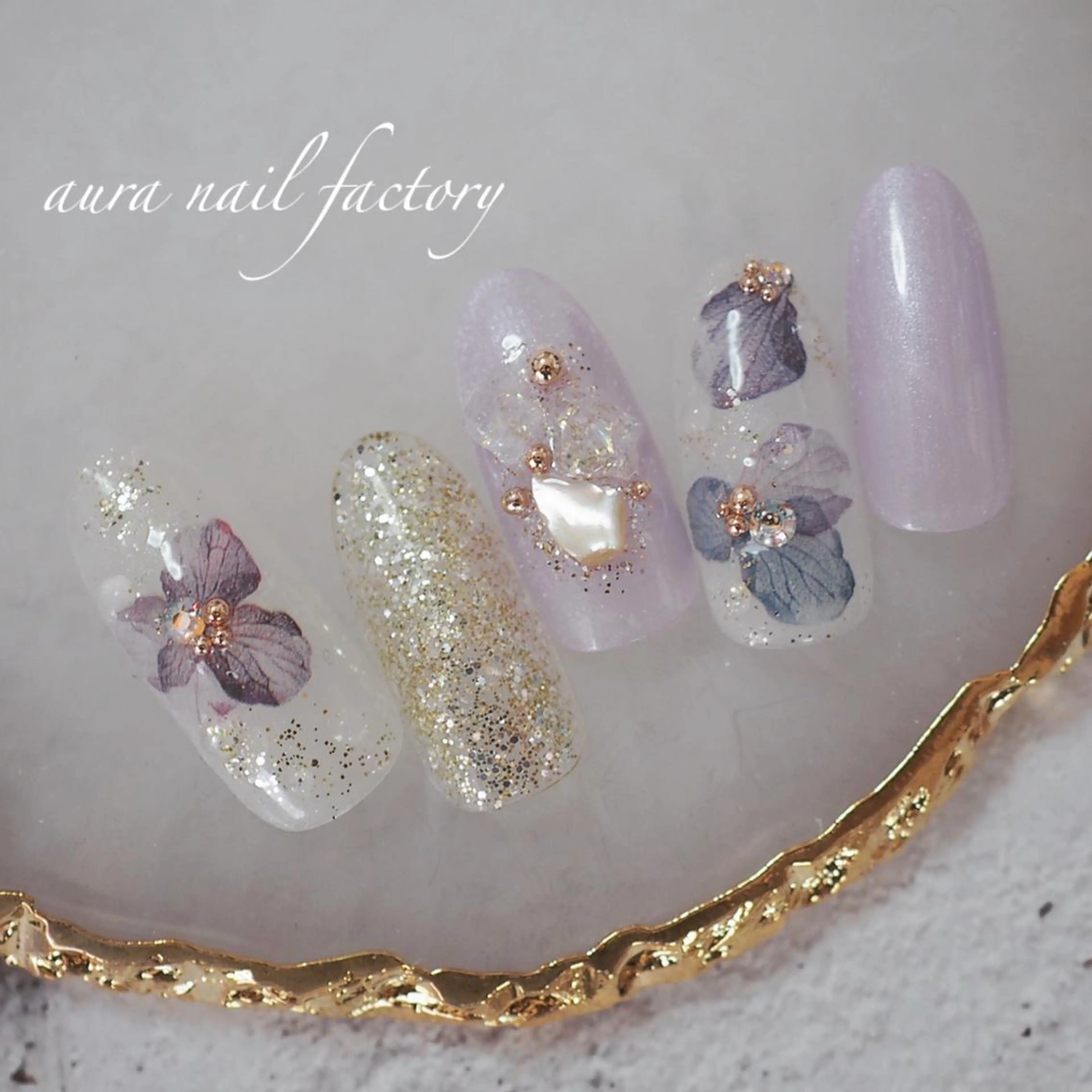 ミディアム カラー ネイル 赤色 赤羽 aura 深爪を断らない✨のネイルデザイン