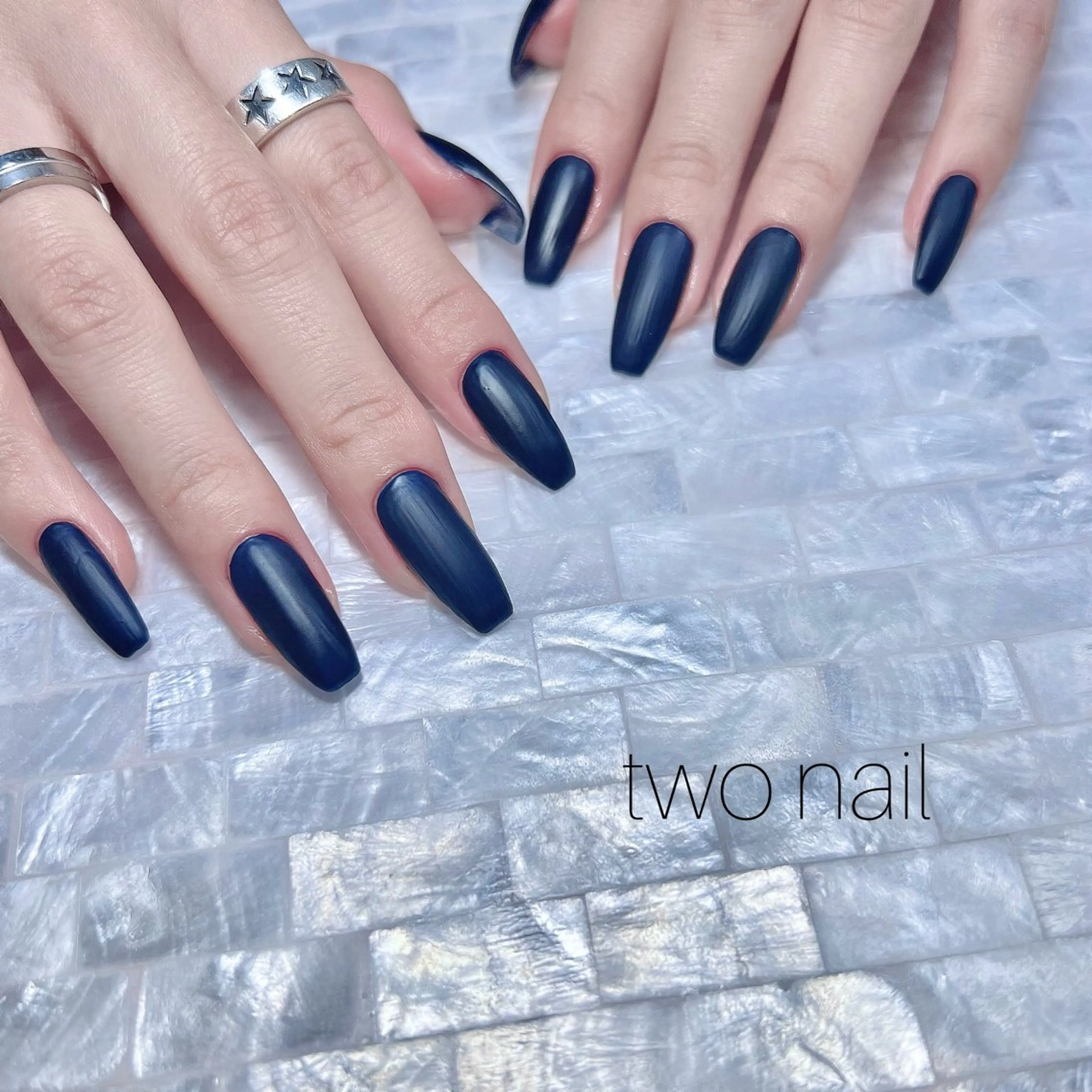 ネイル ネイルチップ ホワイト ハンドネイル two nailのネイルデザイン