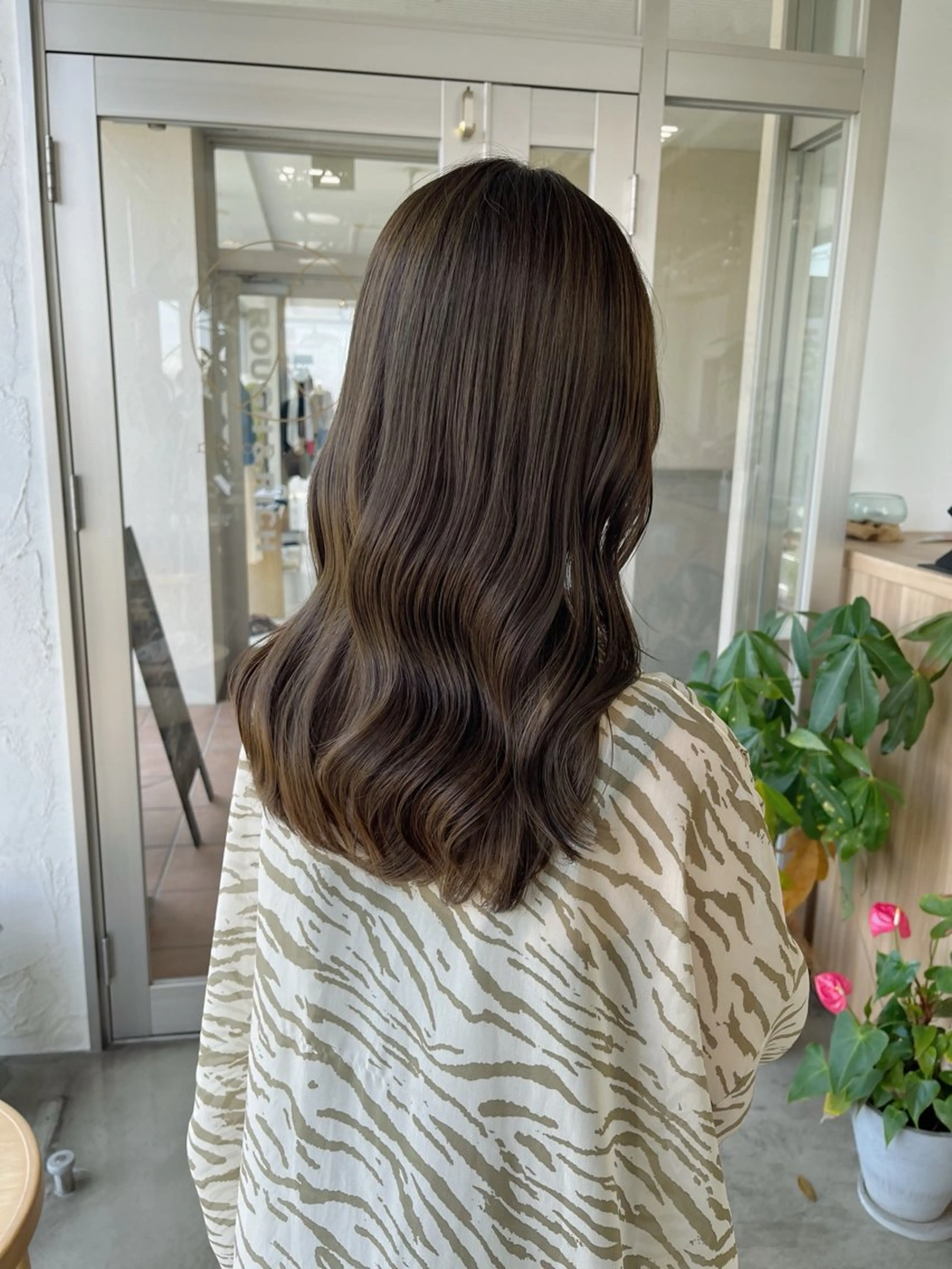 ミディアム 荒川泰輝/オリーブ カラー/透明感カラーのヘアスタイル