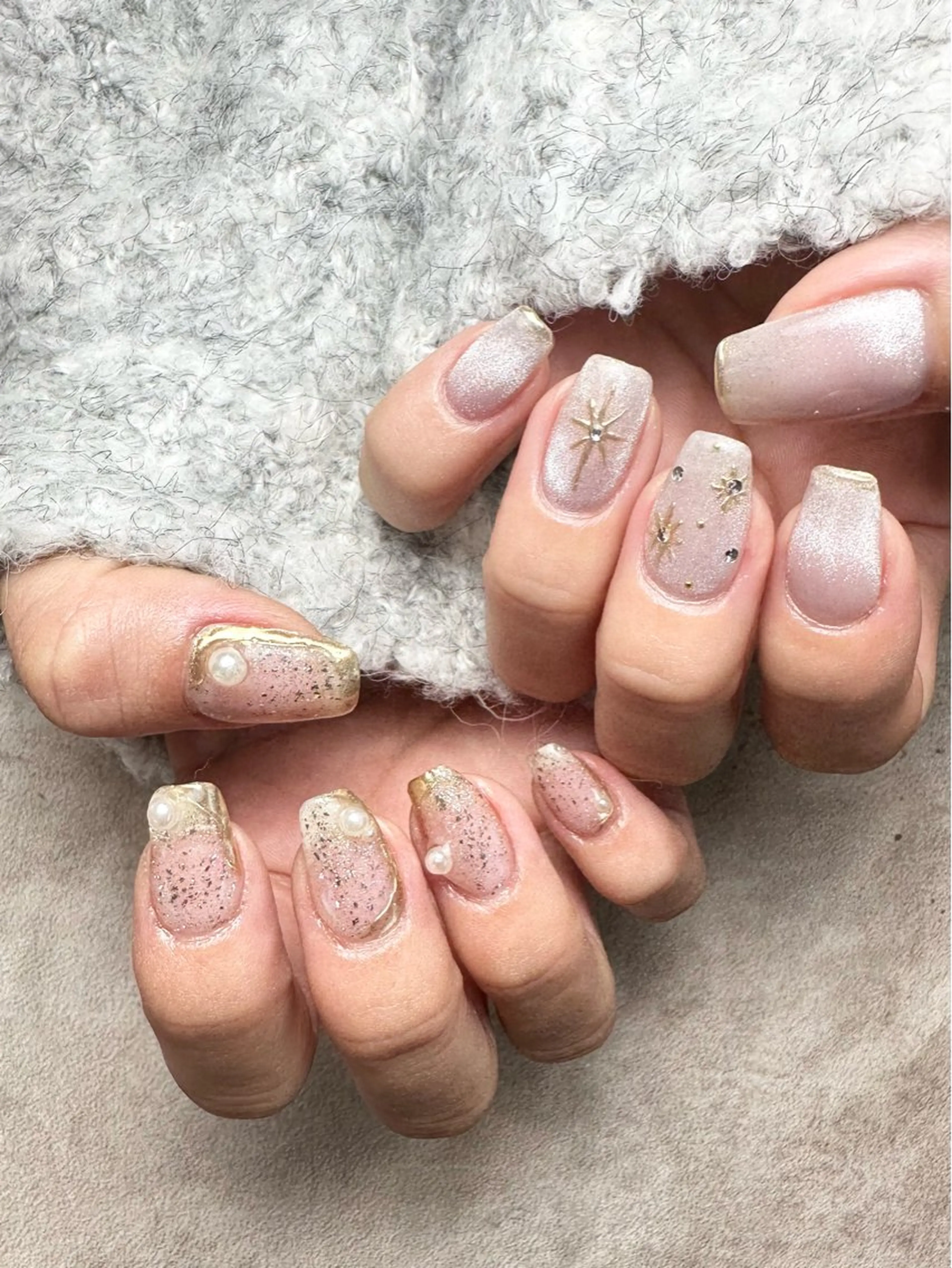 ネイル キラキラネイル 冬ネイル nailroom Anmie.のネイルデザイン