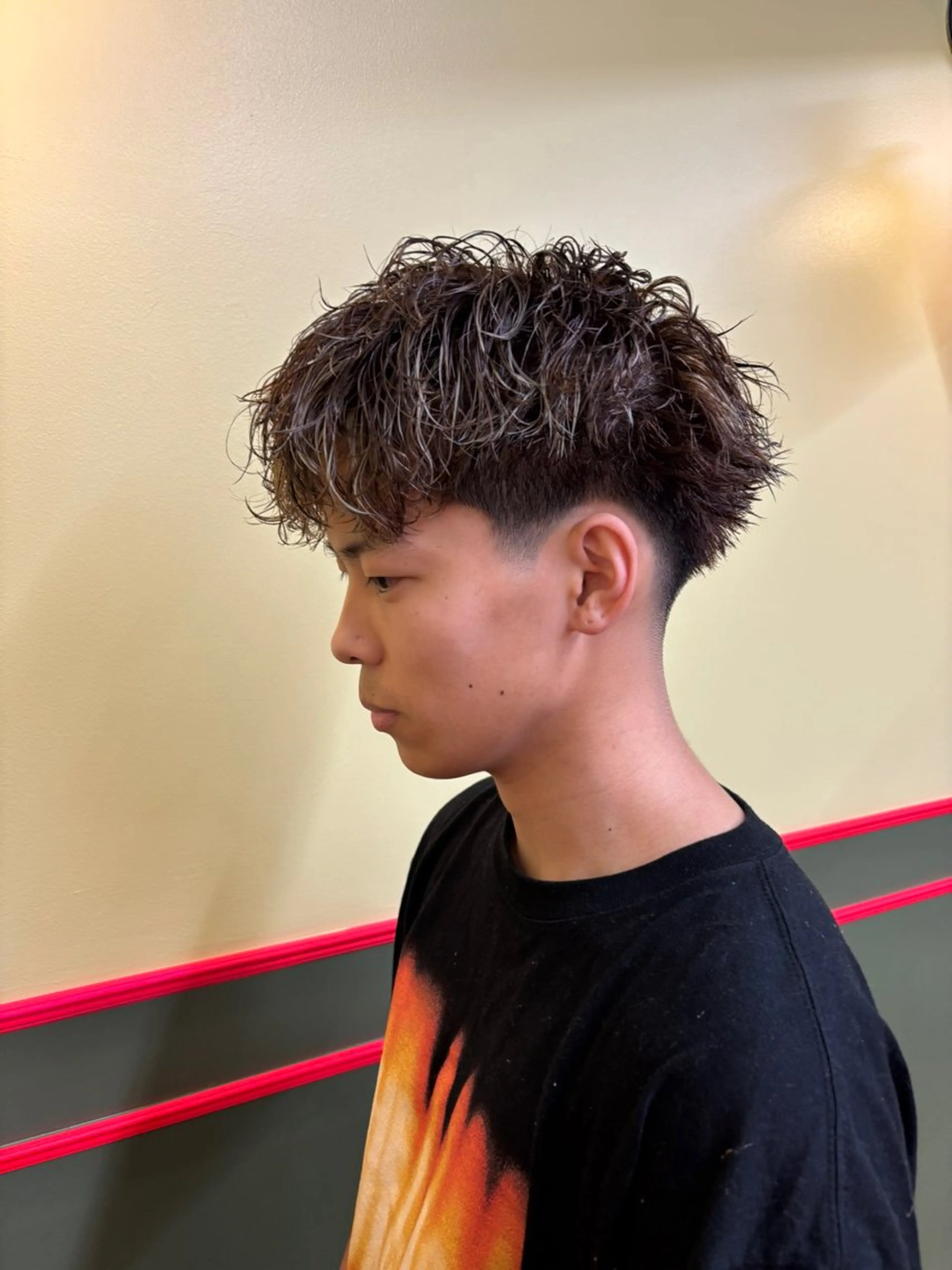 ショート カラー パーマ メンズ フェードカット メンズハイライト メンズパーマ ハイライトカラー ハイライト カット ヘアカラー ショート/カラー /メンズヘア/魁人のヘアスタイル