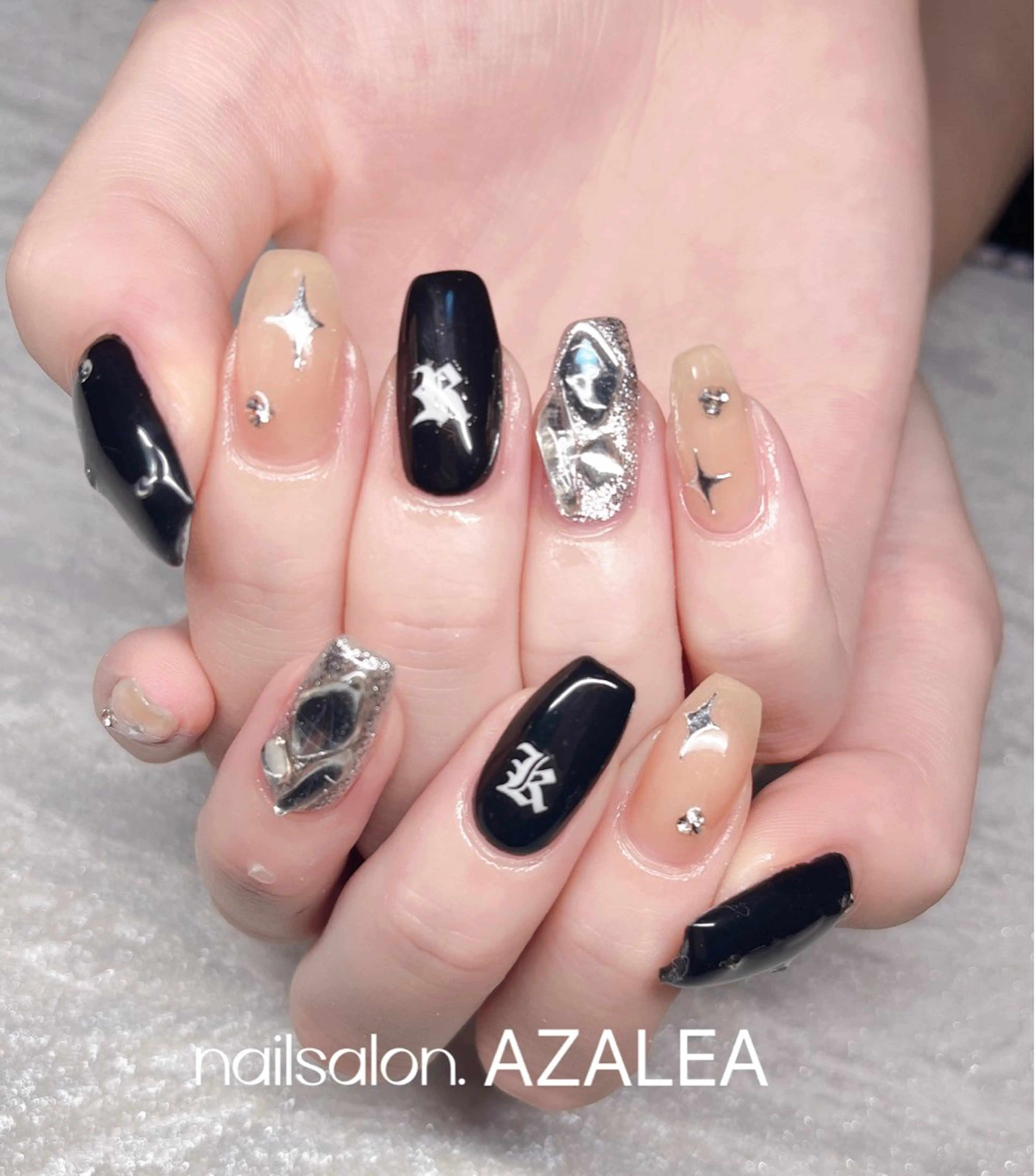 ネイル R inのネイルデザイン