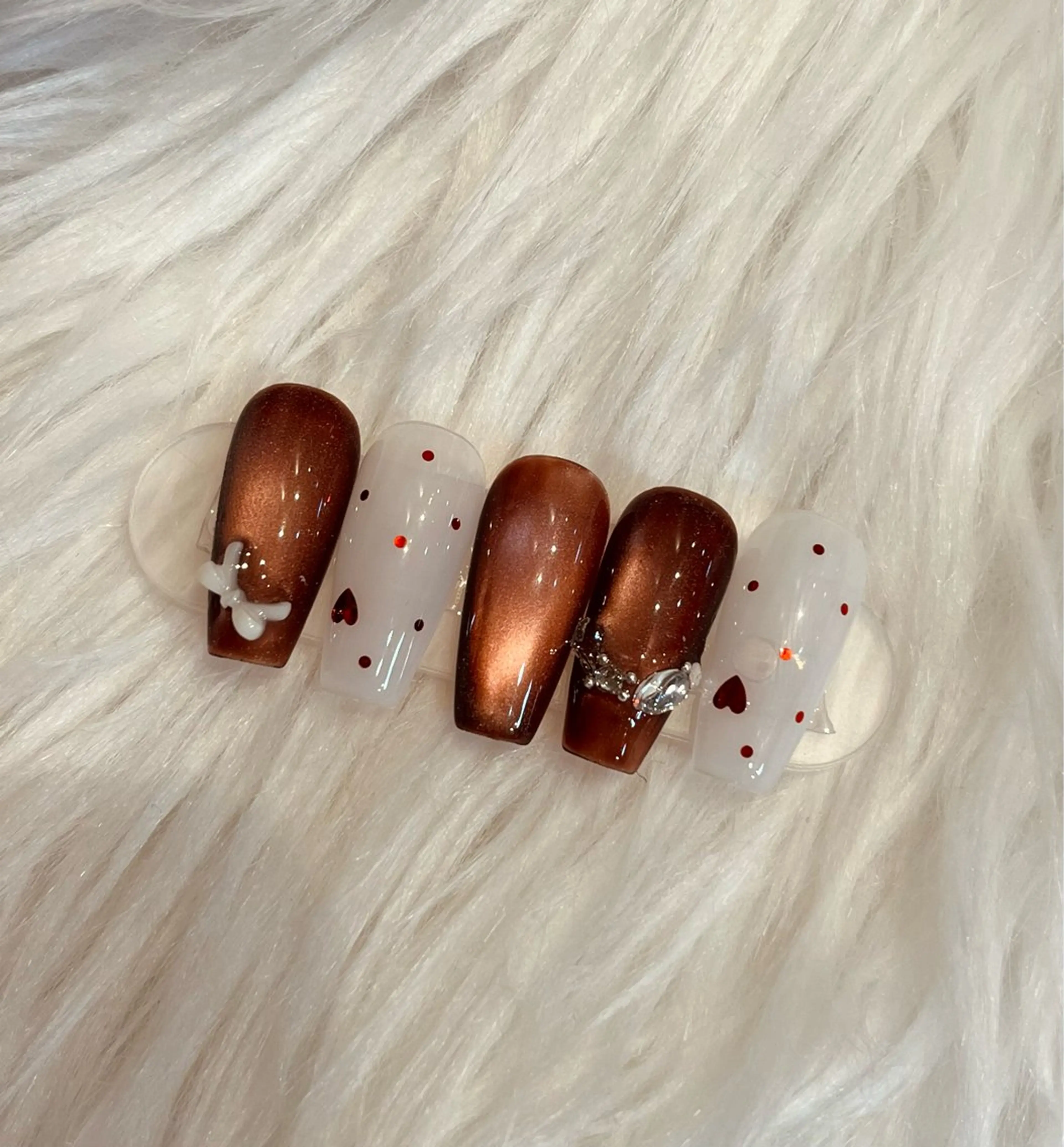 ネイル アートネイル ボルドー チークネイル フラッシュネイル キラキラネイル ハンドネイル Floria ユイのネイルデザイン