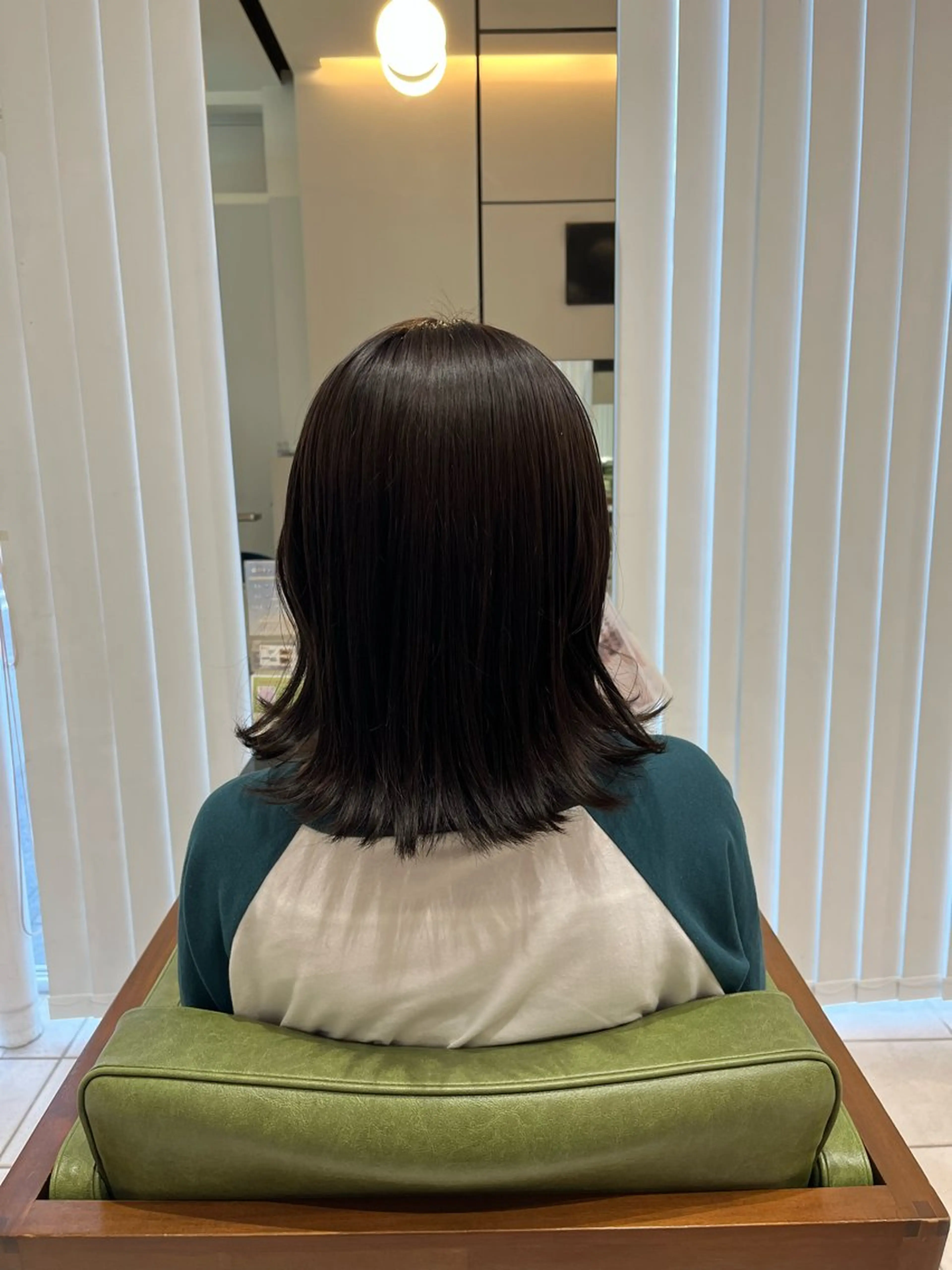 セミロング カラー オリーブカラー 中村 彩奈のヘアスタイル