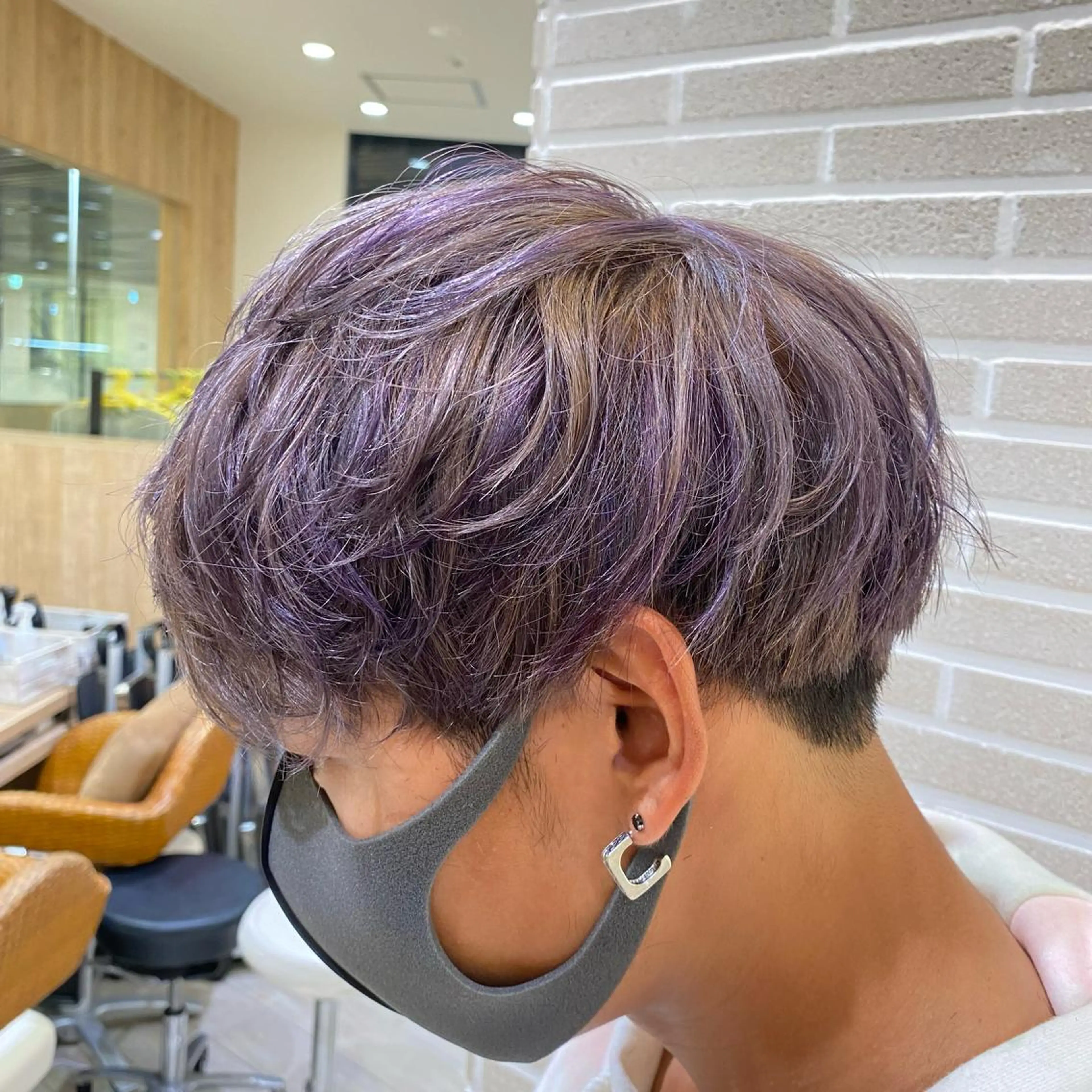 カラー メンズ メンズメッシュ グレージュ メッシュ カット ヘアカラー 赤本悠斗波巻きパーマ メンズパーマのヘアスタイル