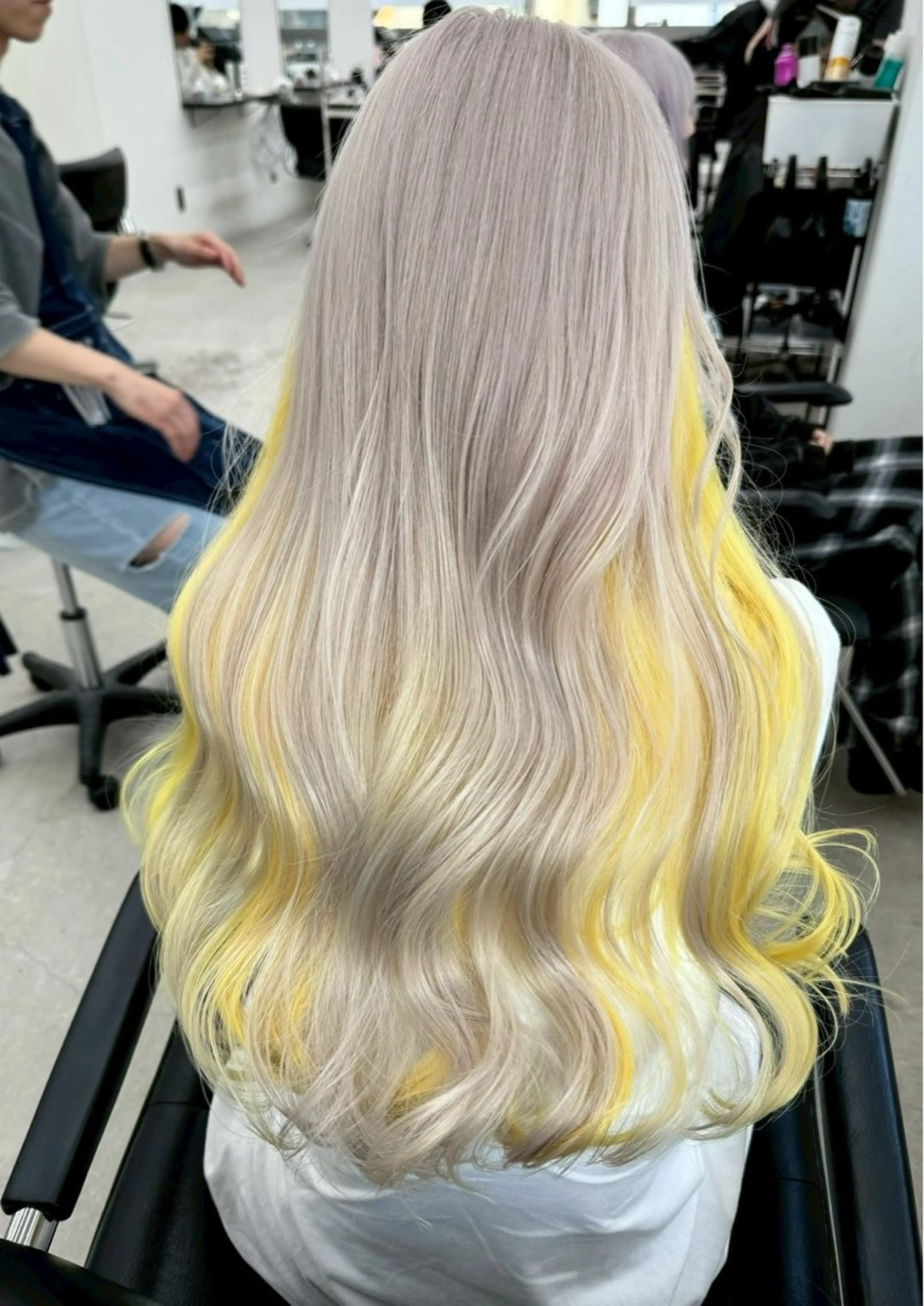 カラー アッシュ アッシュブロンド ベージュカラー ブリーチ ブロンド 和木坂 日美のヘアスタイル