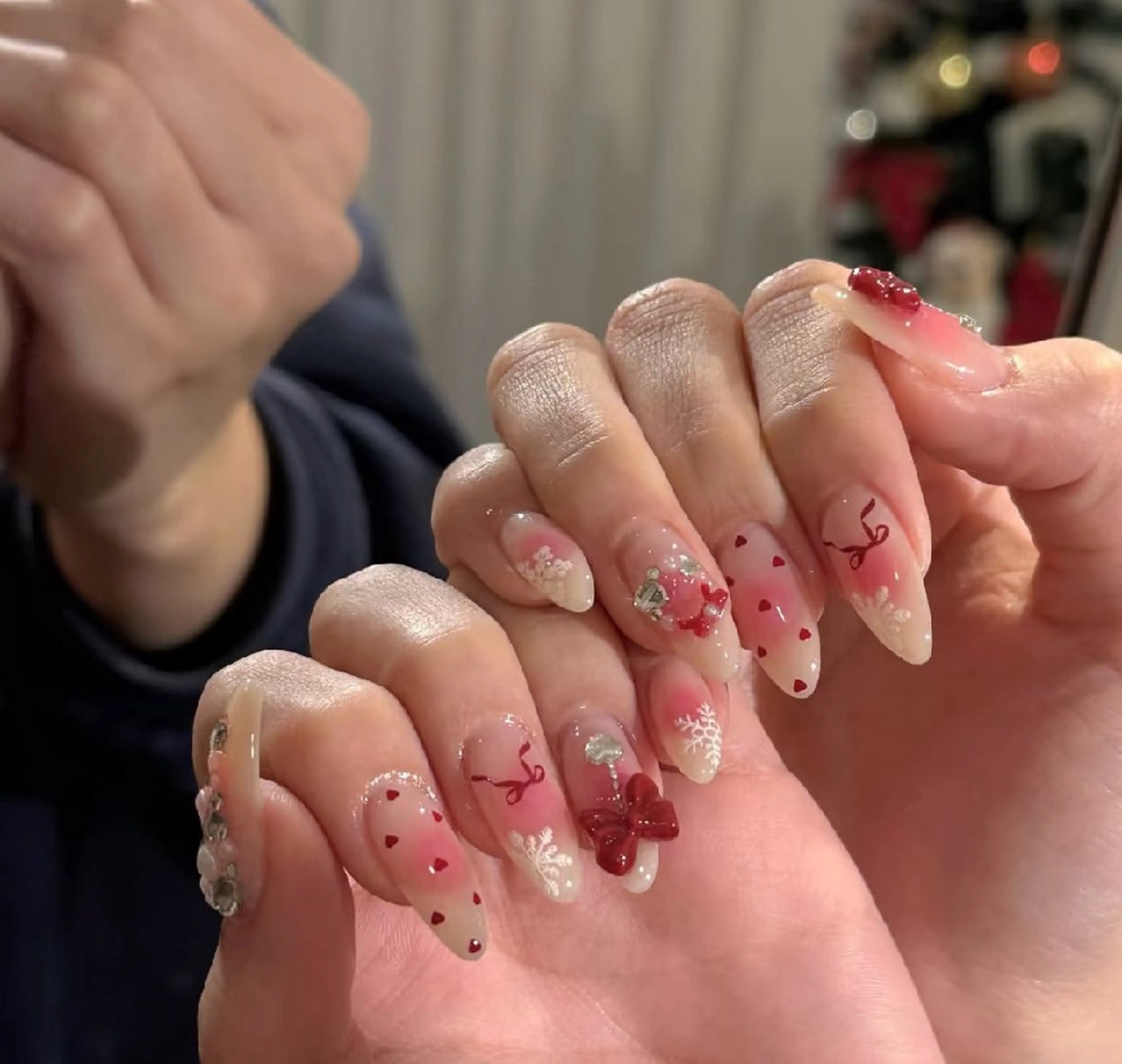 ネイル チークネイル フレンチネイル ジェルネイル ガーリー キラキラネイル ハンドネイル UM Nail Salonのネイルデザイン