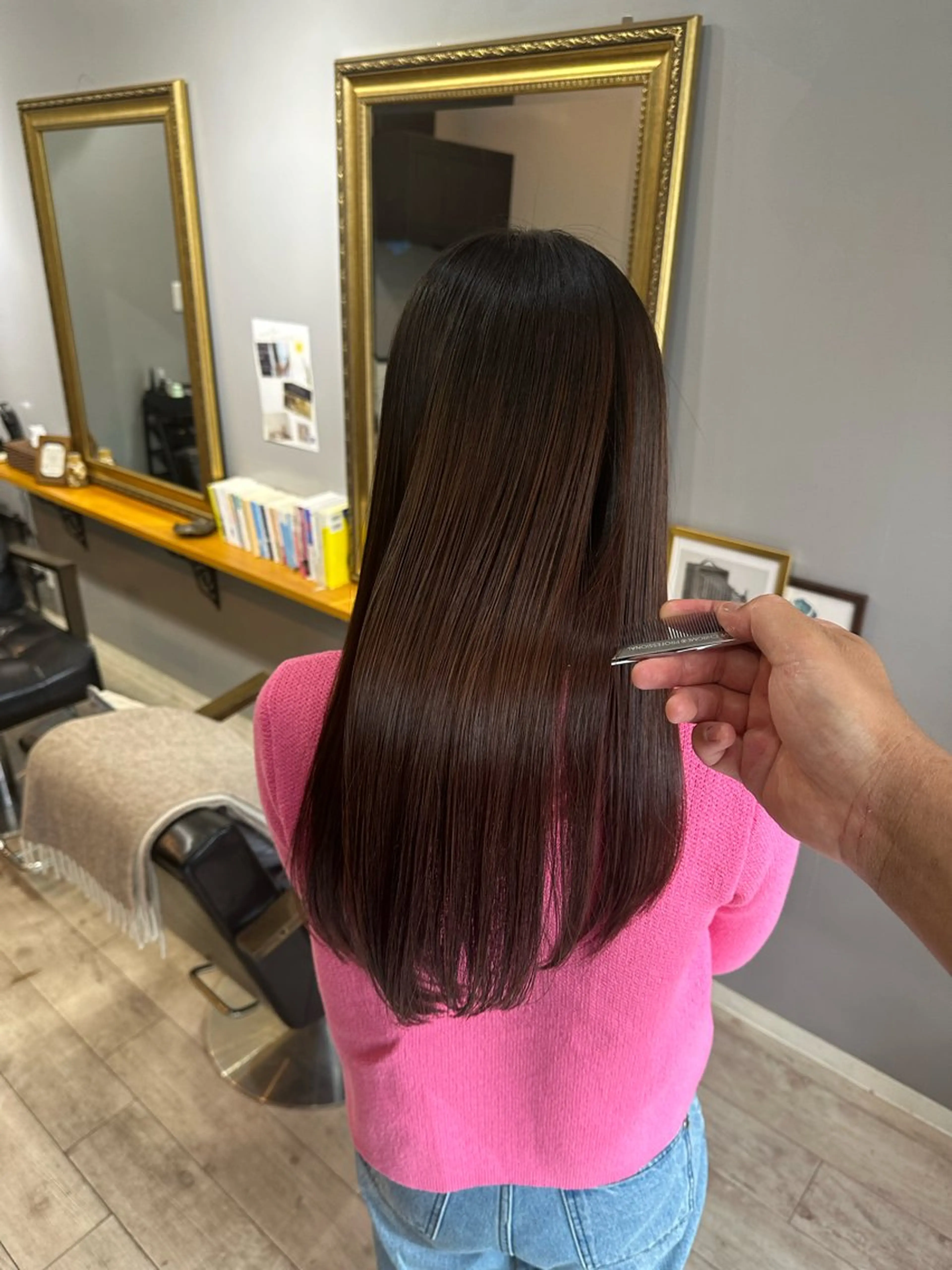 ロング カット トリートメント 渡辺俊介 暗髪カラー /美髪矯正/髪質改善のヘアスタイル