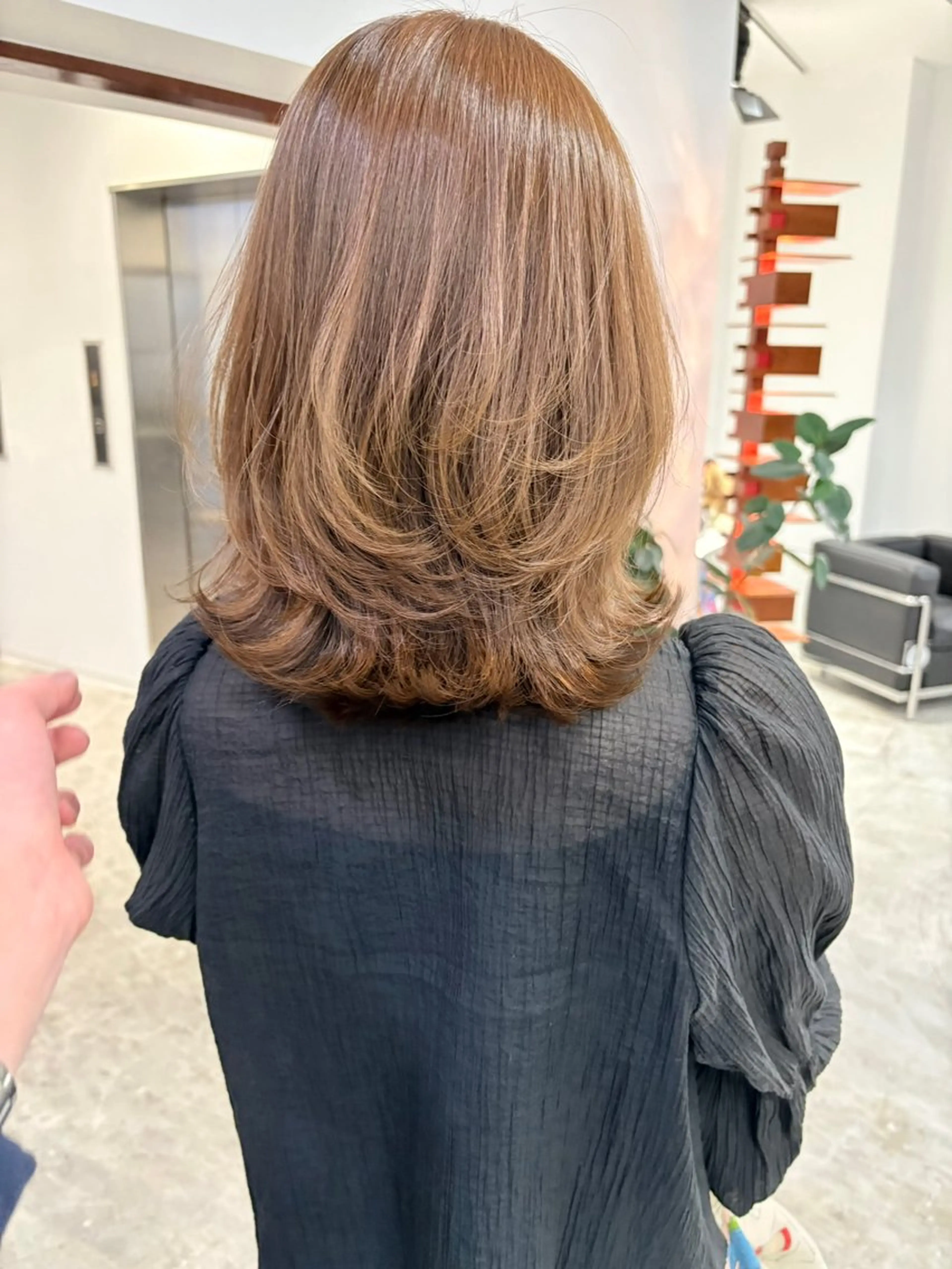 ミディアム ミディアムレイヤー くびれヘア レイヤーカット 金子 賢人のヘアスタイル