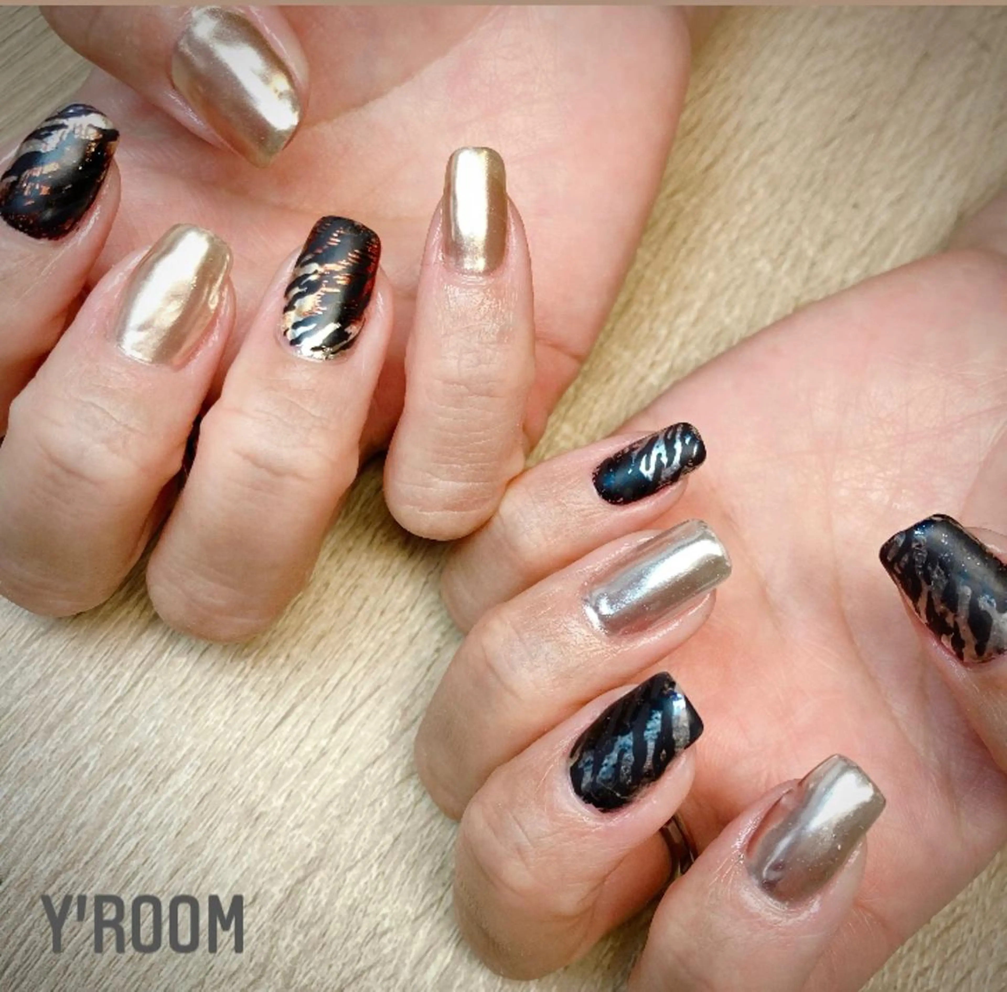 ネイル オーロラネイル フラッシュネイル ジェルネイル 氷ネイル・うるうるネイル マグネットネイル ハンドネイル YUKA （ネイリスト）のネイルデザイン