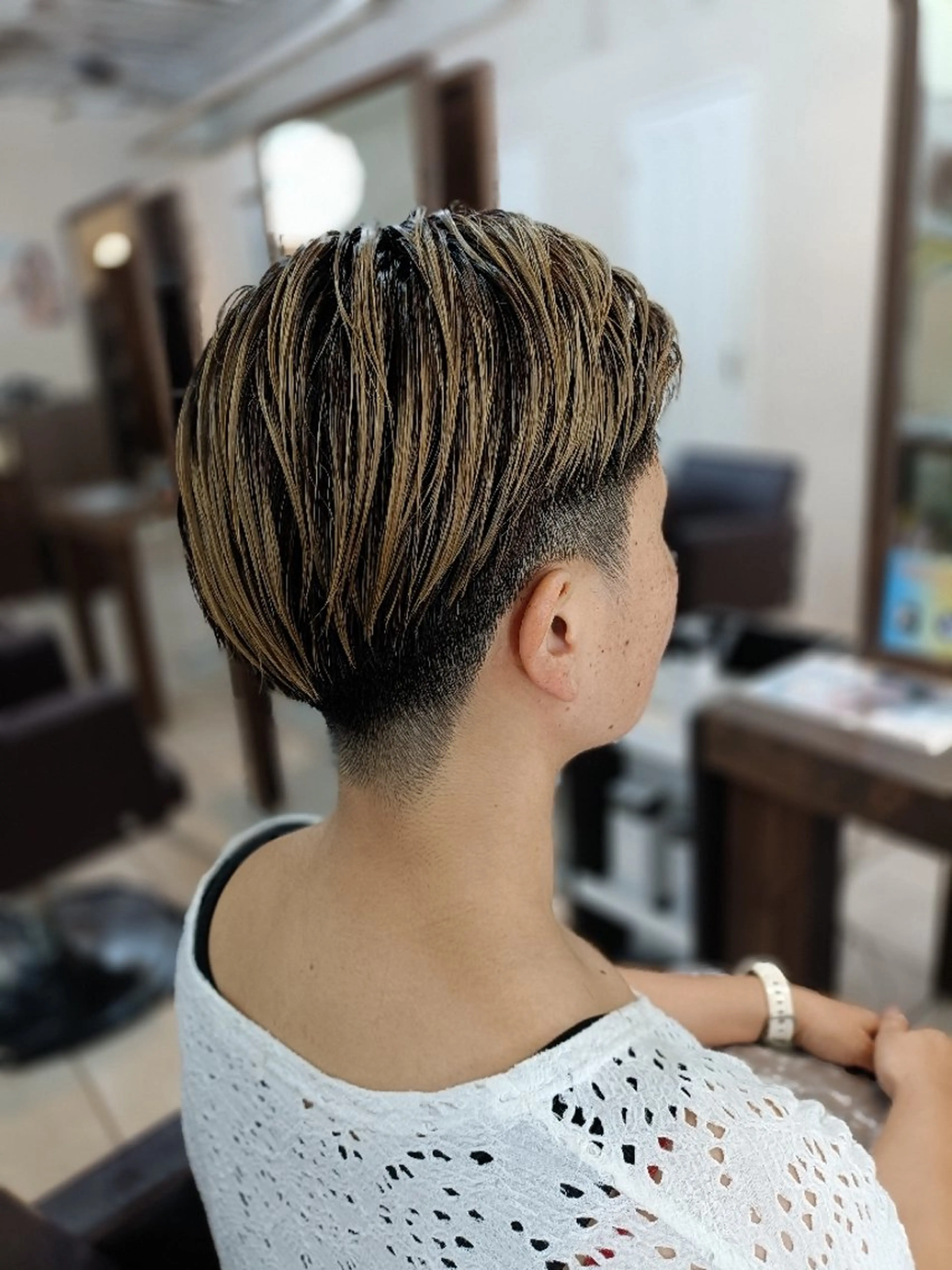 ショート 勝連 利恵のヘアスタイル