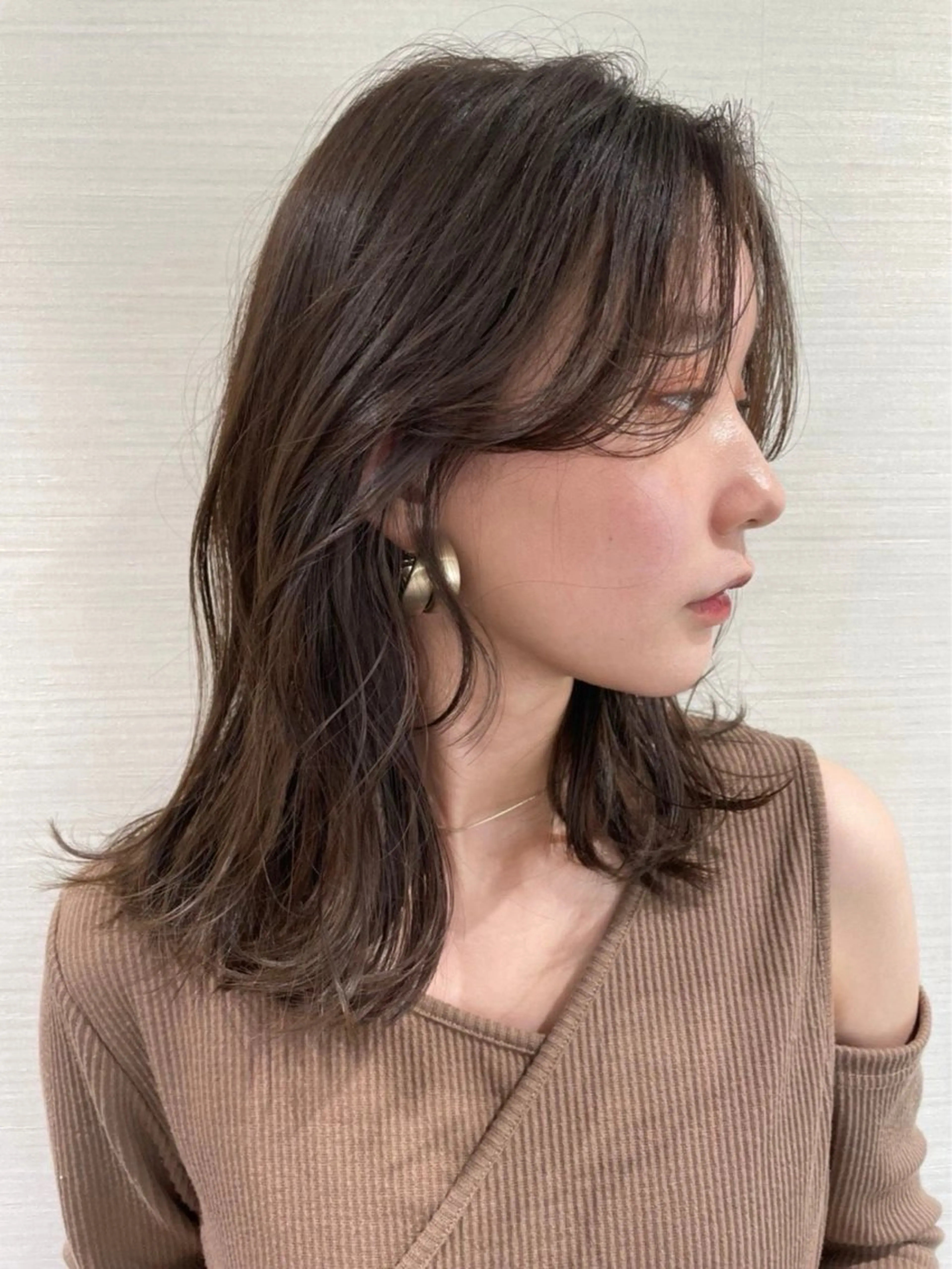 セミロング 学生 韓国風ヘア おくれ毛 小顔カット 早藤 芙麗有のヘアスタイル