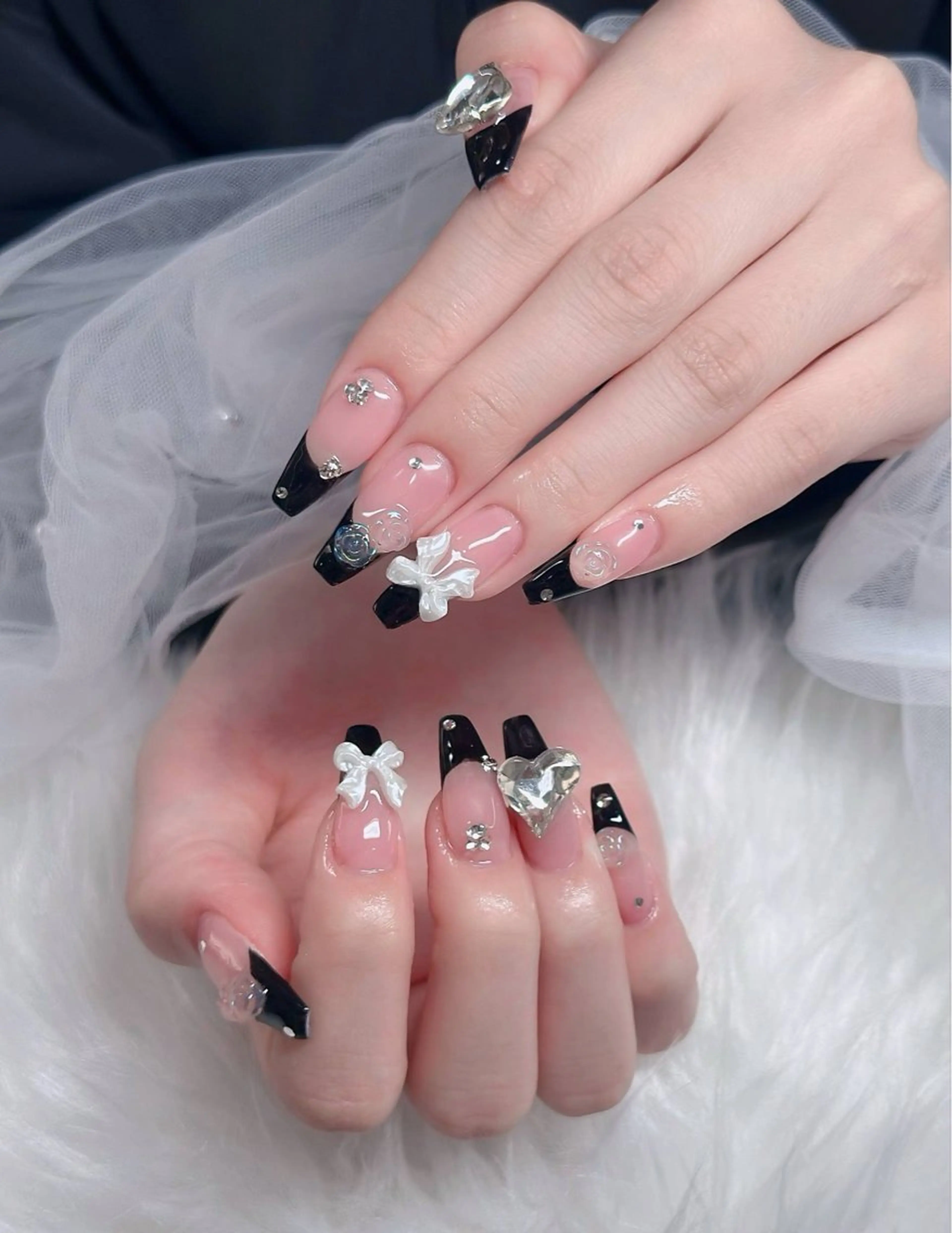 ネイル オーロラネイル フレンチネイル ジェルネイル ハロウィン キラキラネイル ハンドネイル H.baby Nail Salonのネイルデザイン