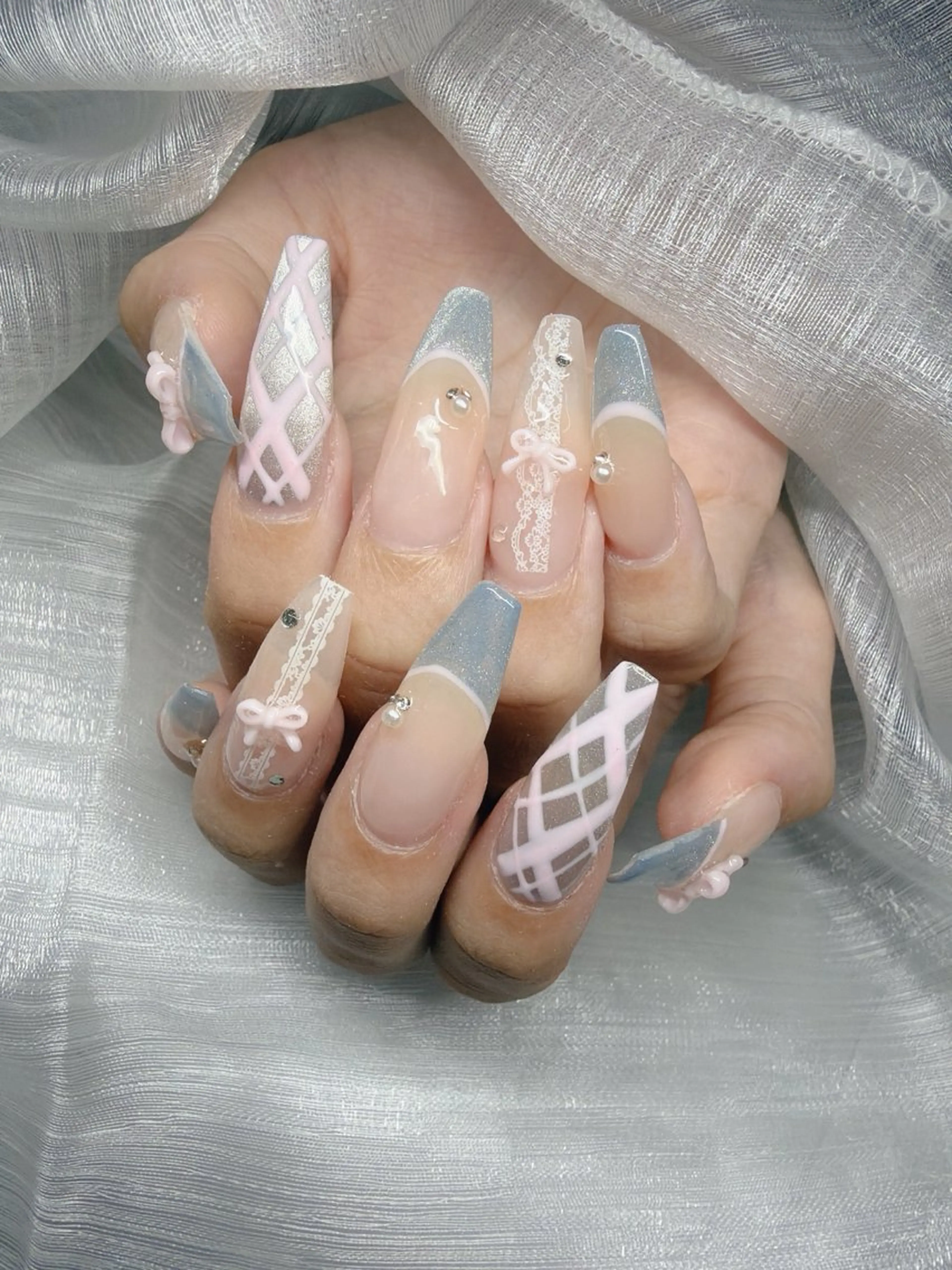 ネイル 長さ出し グラデーション 卒業式 キラキラネイル マグネットネイル ハンドネイル Lee Nailsのネイルデザイン