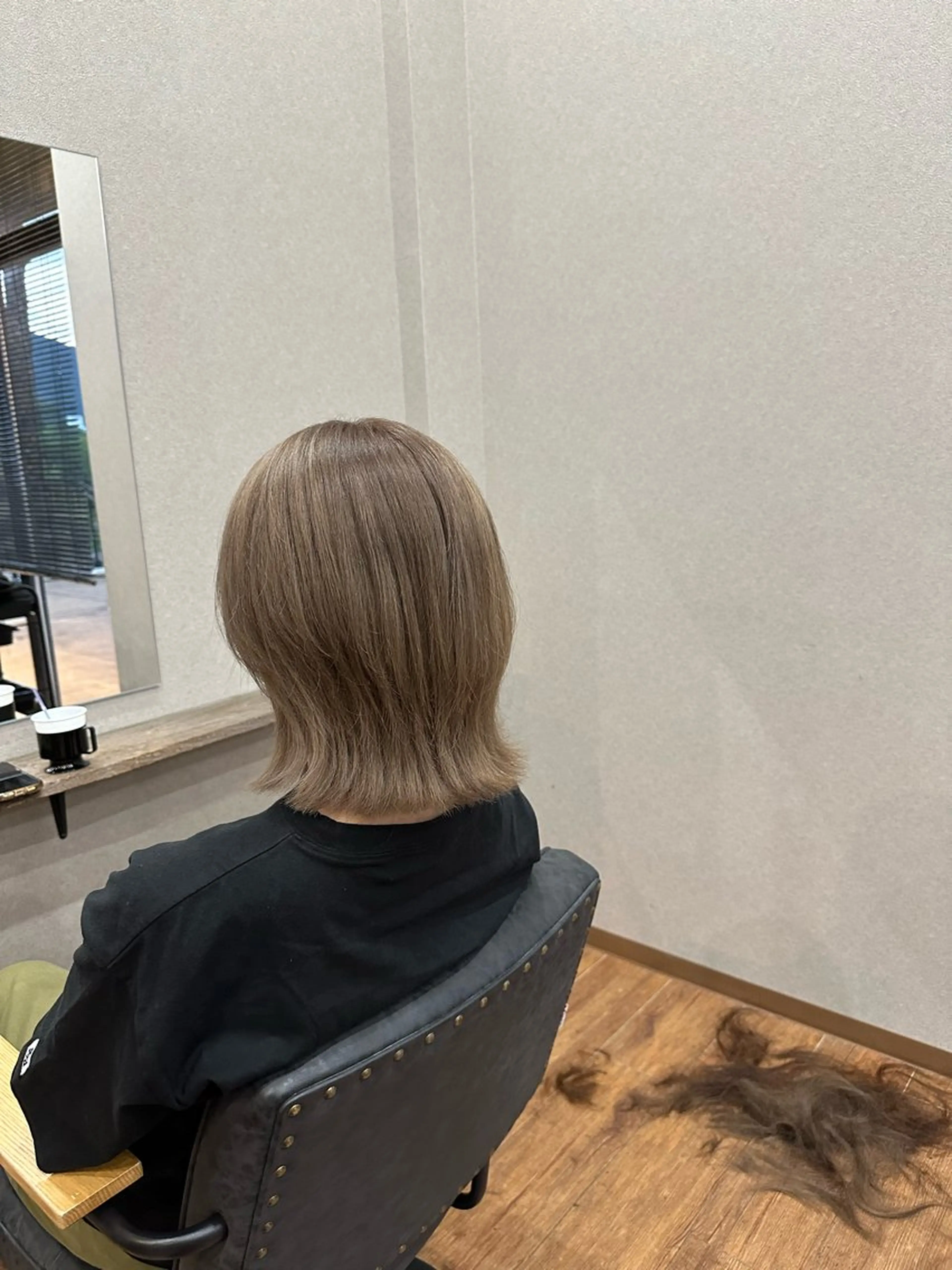 ミディアム カラー グレージュ ミルクティーグレージュ ヘアカラー トリートメント 鵜飼 真伍のヘアスタイル
