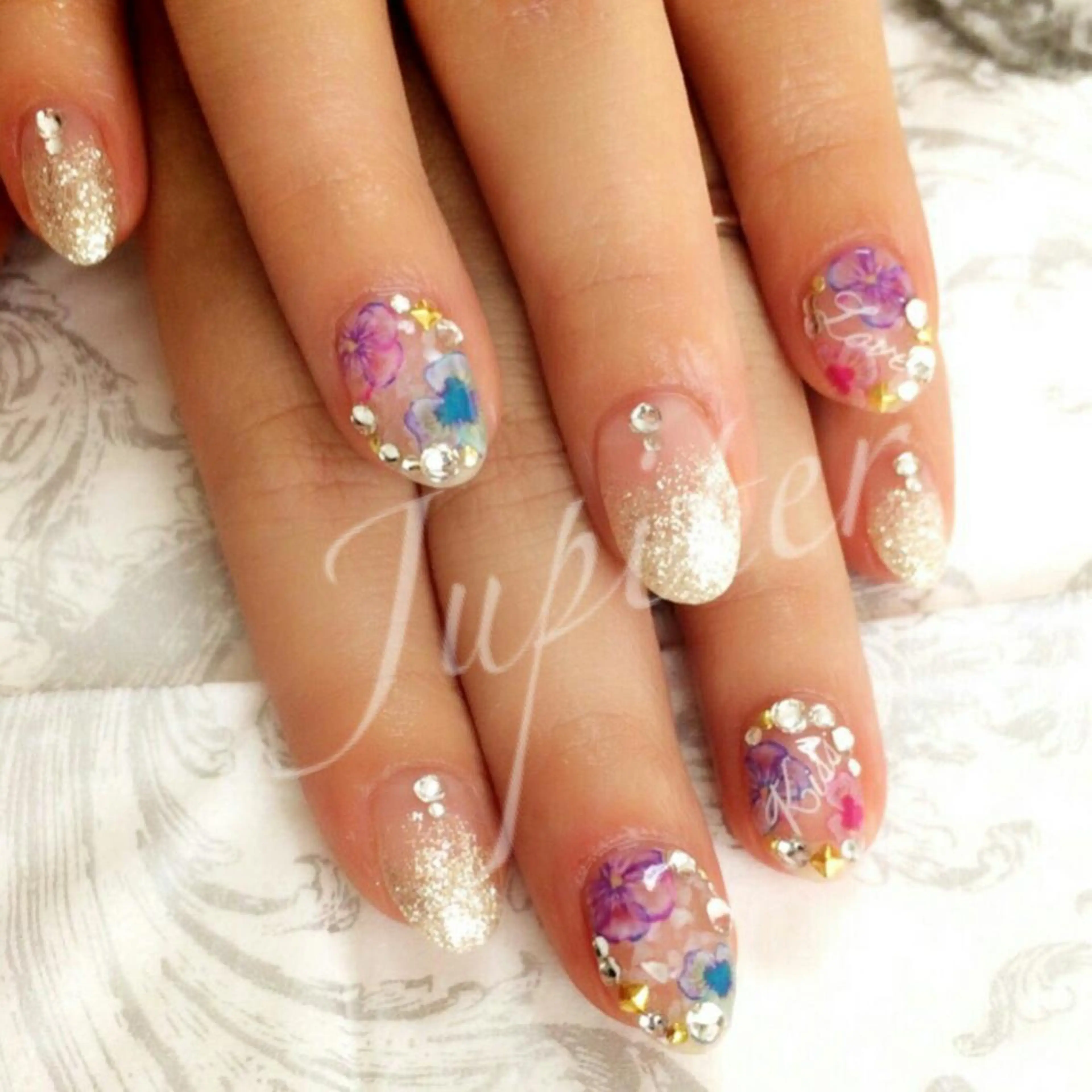 ネイル フラワーネイル ジェルネイル グラデーション ラメ(グリッター) ラメグラデーション ハンドネイル PrivateSalon Jupiter所属・Jupiter .のネイルデザイン