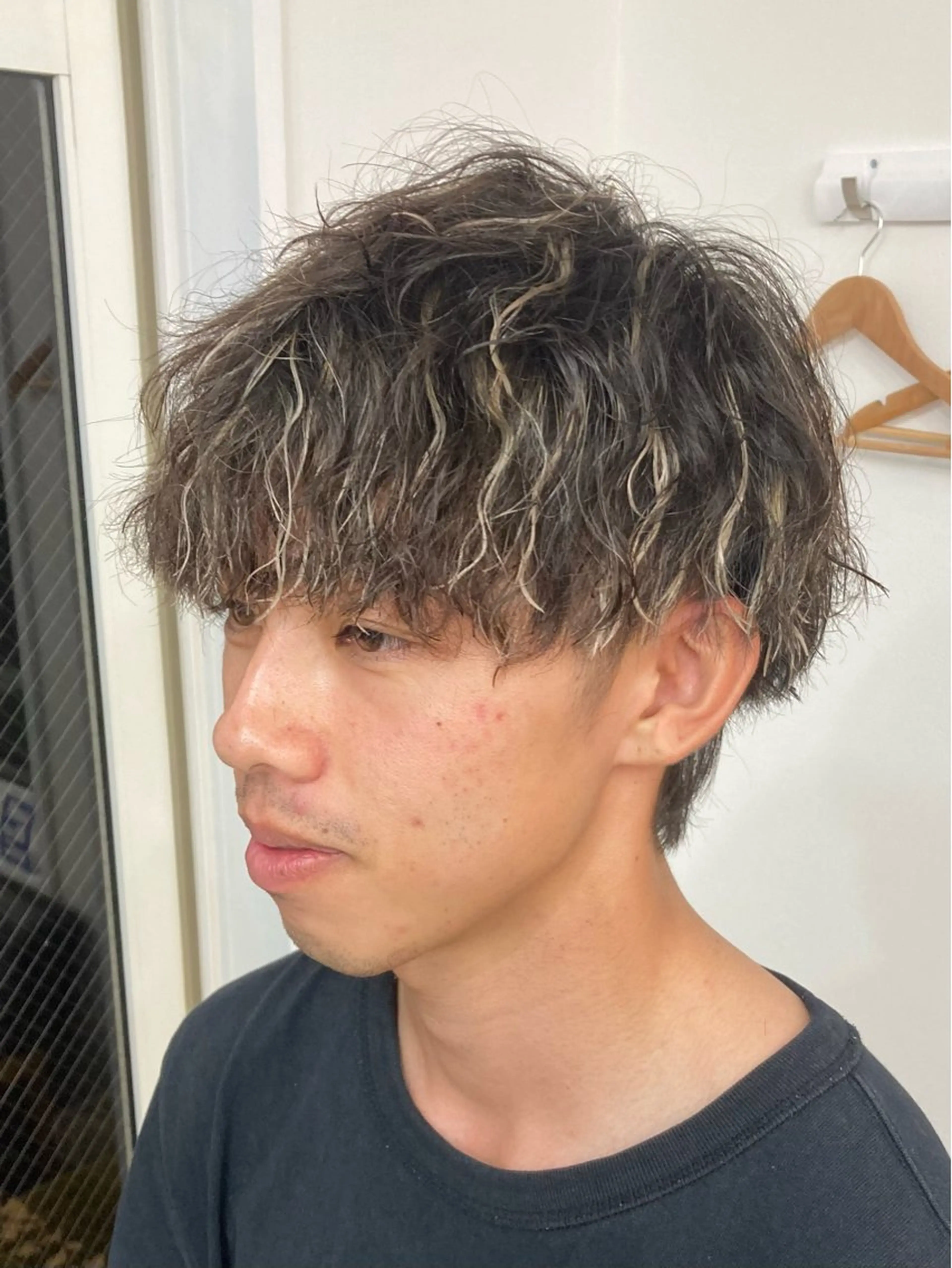 ミディアム カラー メンズ メンズハイライト ハイライトカラー ハイライト カット ヘアカラー 深堀 勇弥のヘアスタイル