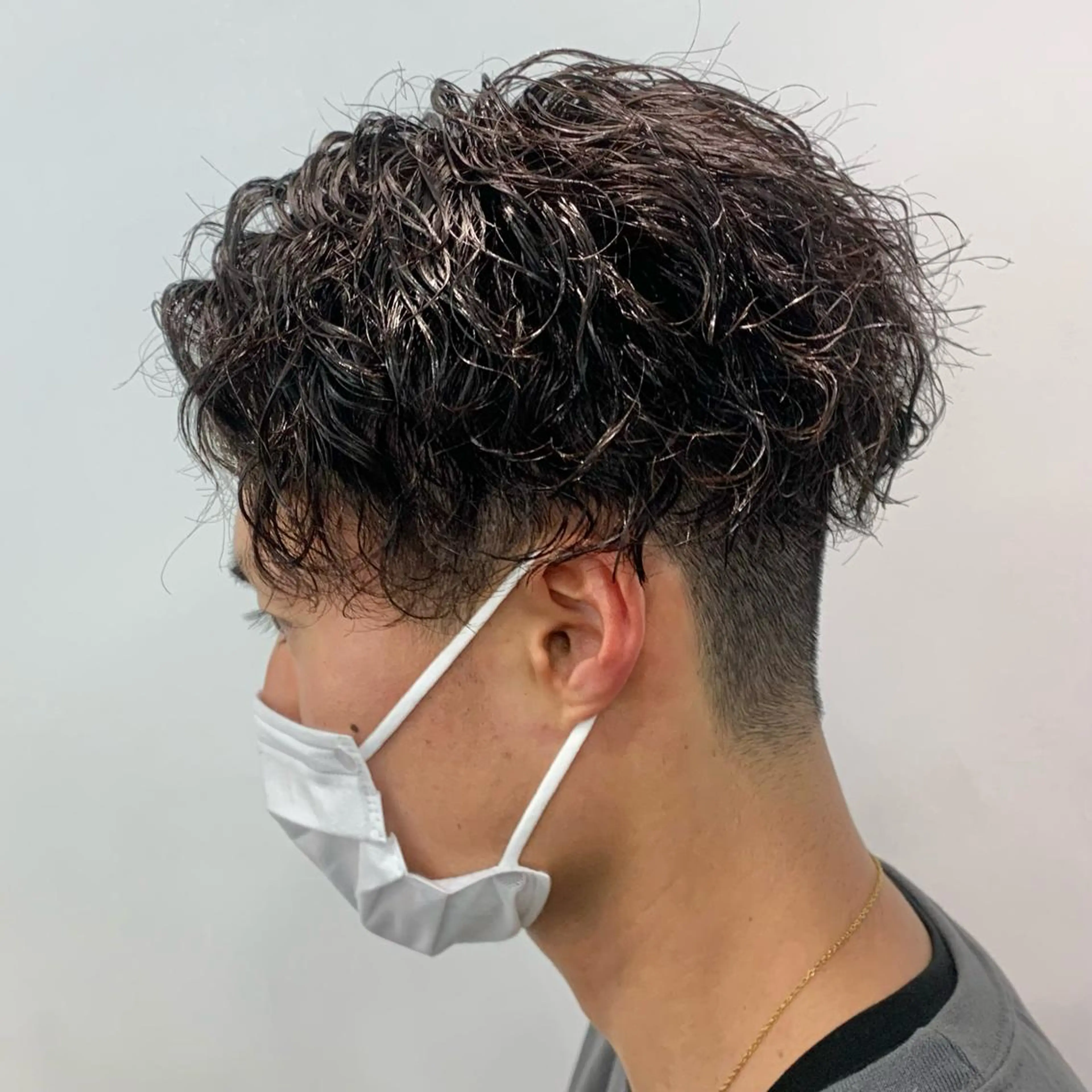 ショート パーマ メンズ センターパート カット パーマ メンズ特化美容師/ 藤戸 椋のヘアスタイル