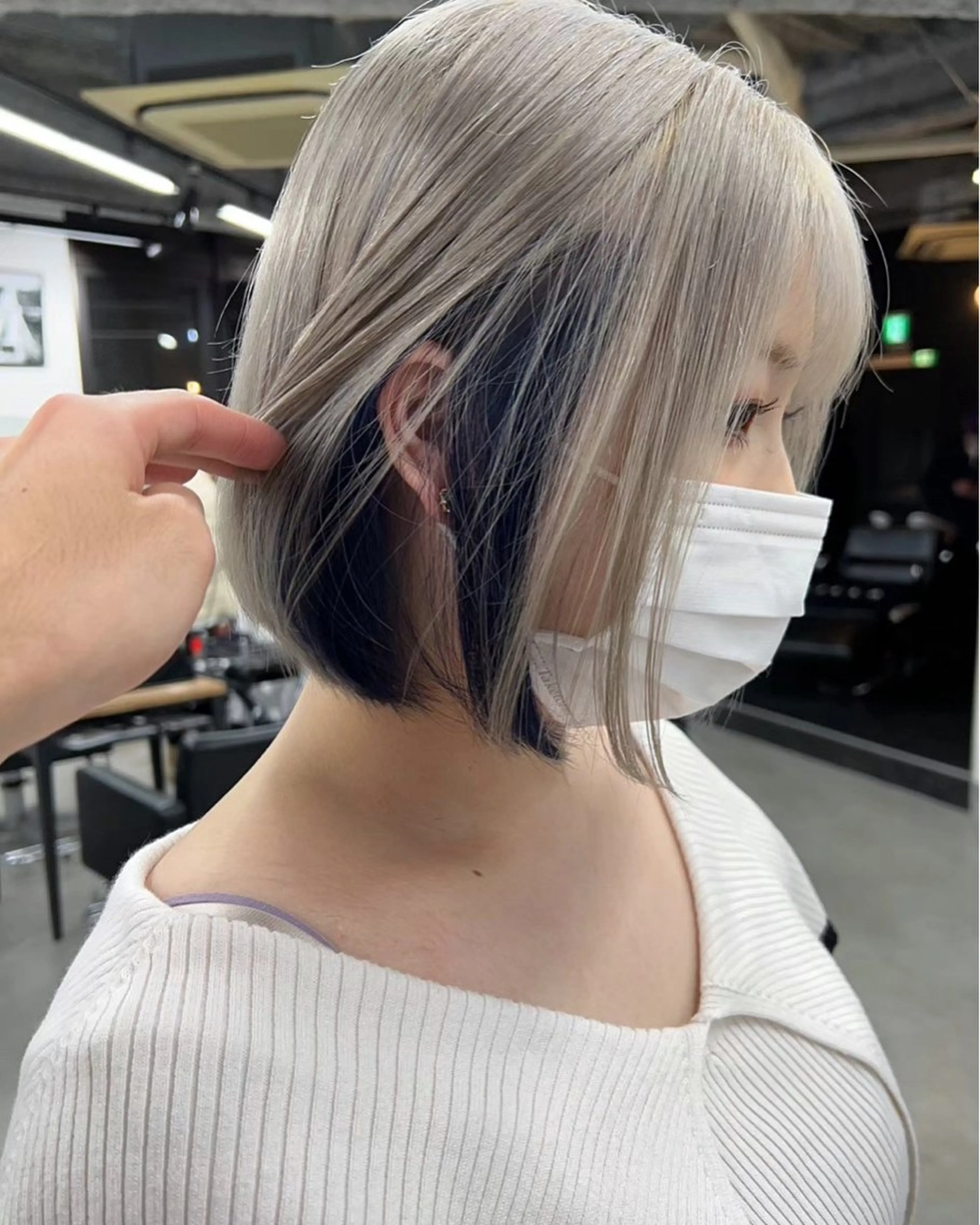 ショート カラー ベージュカラー ブリーチ ブルーカラー デザインカラー ホワイトベージュ カット ヘアカラー トリートメント ヘアセット RYOSUKE ハイトーンのヘアスタイル