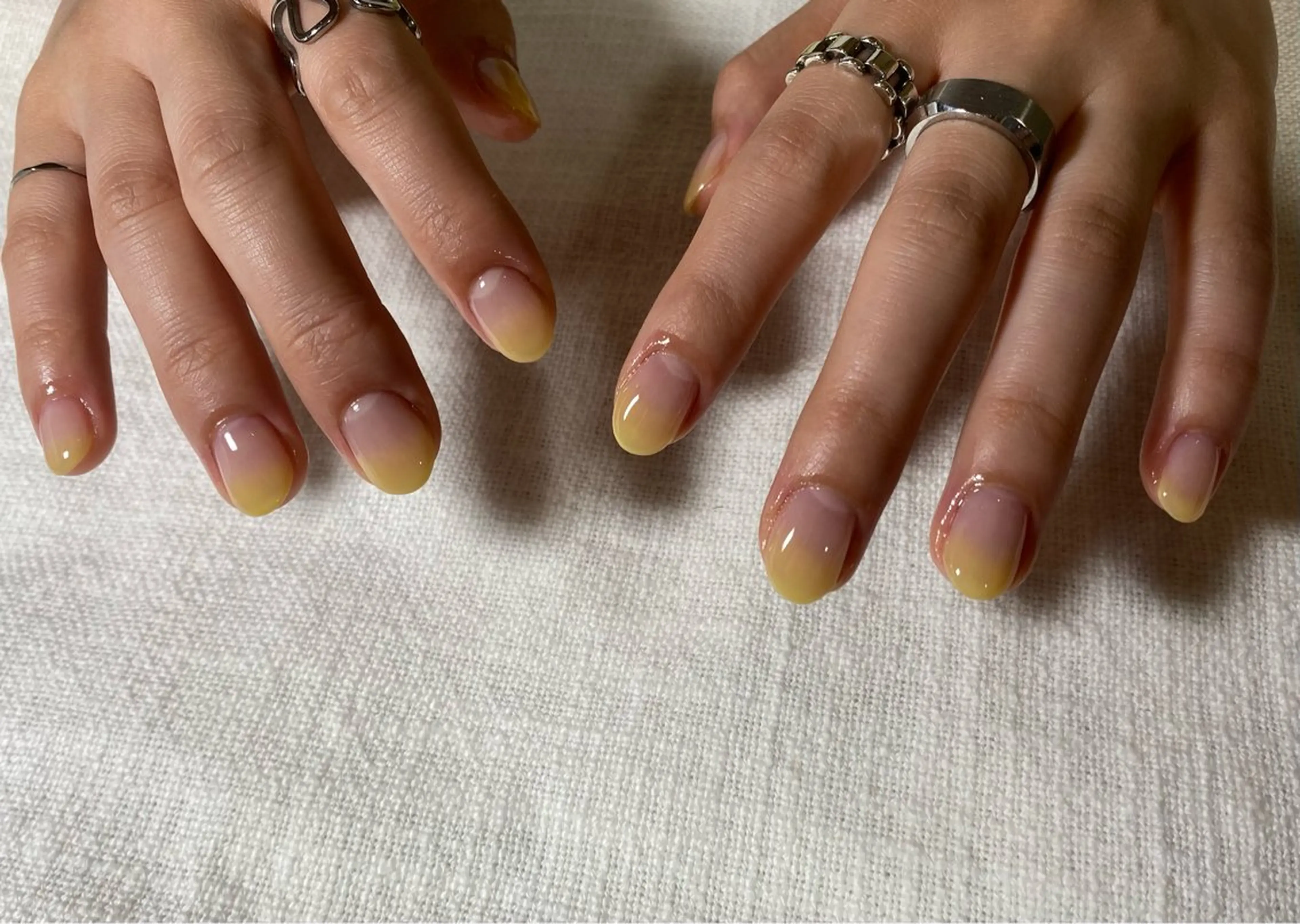 ネイル クリアネイル グラデーション 黄色 ハンドネイル LAJITTO ANJUのネイルデザイン