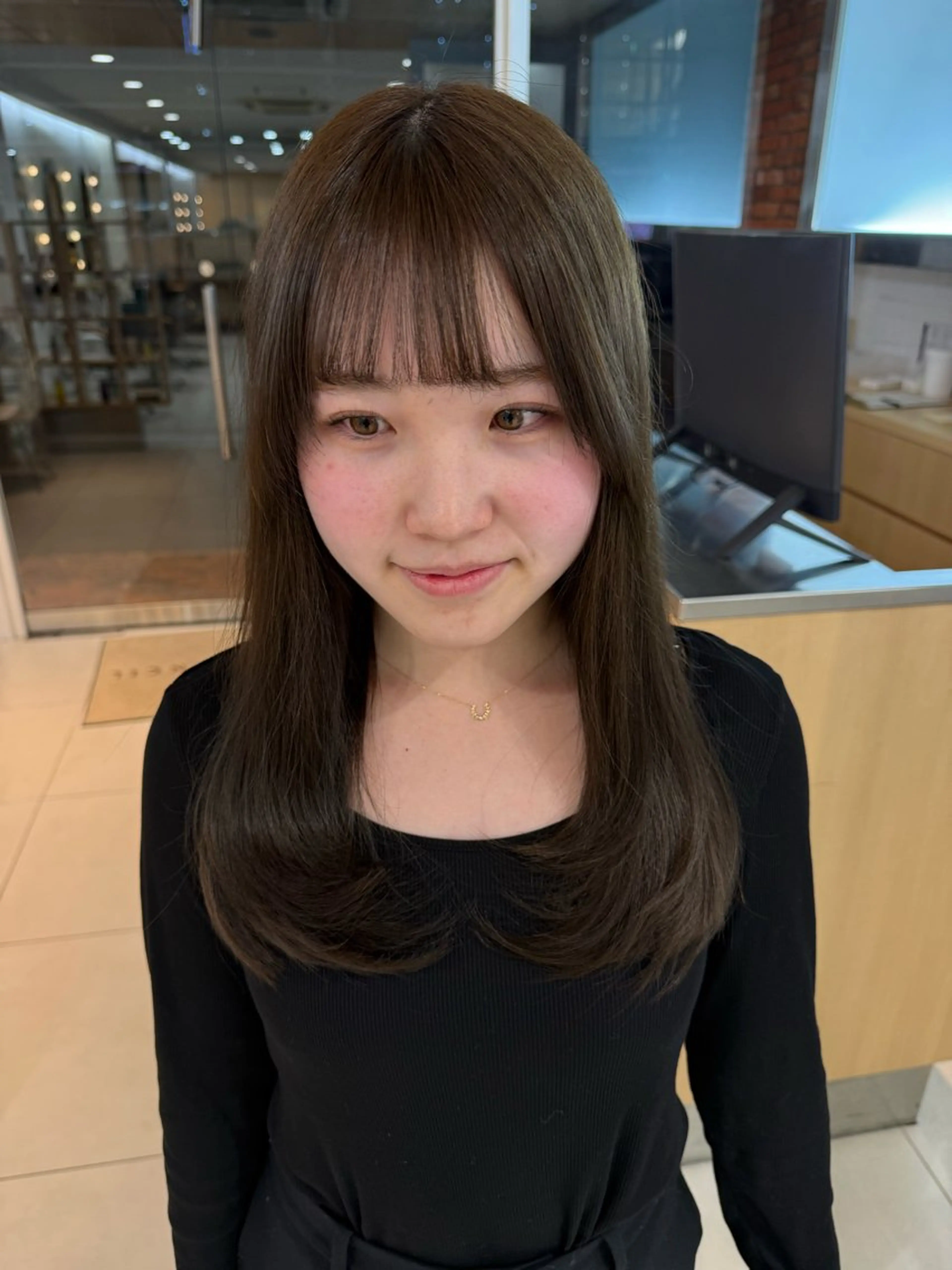 ロング カラー ブラウンカラー オリーブカラー レイヤーカット カット ヘアカラー ツチダ ヒナのヘアスタイル