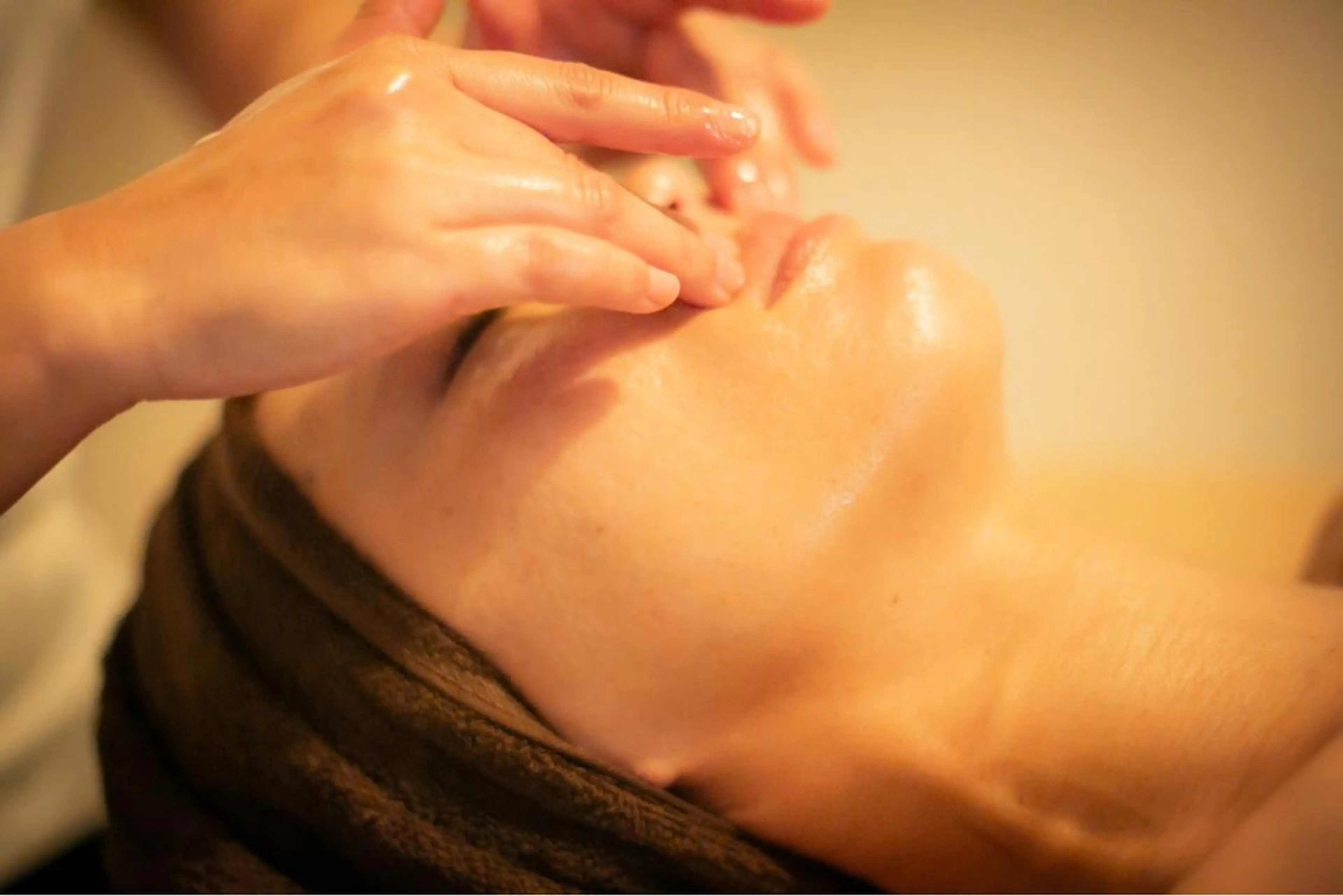 小顔リフト整顔（デコルテ込み）の写真