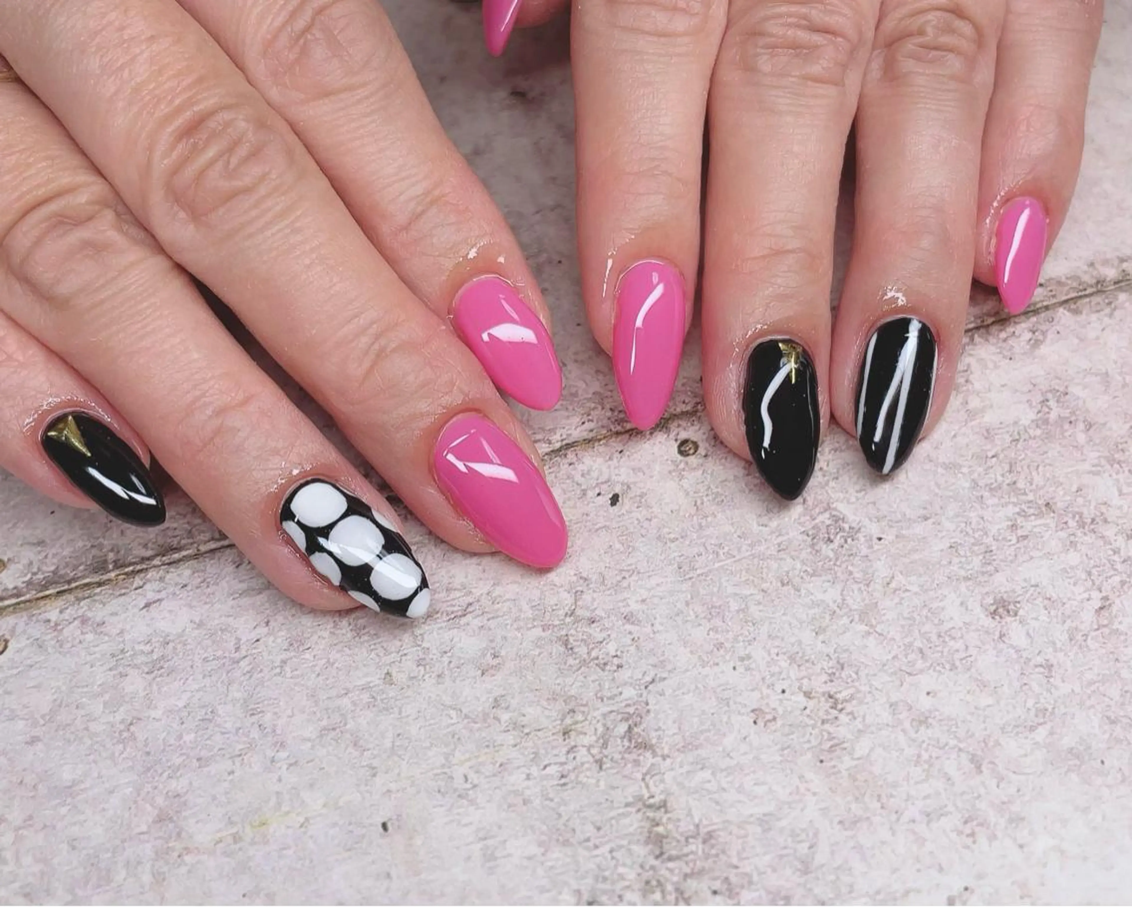 セミロング ネイル ドット ピンク Nail_by N1のネイルデザイン