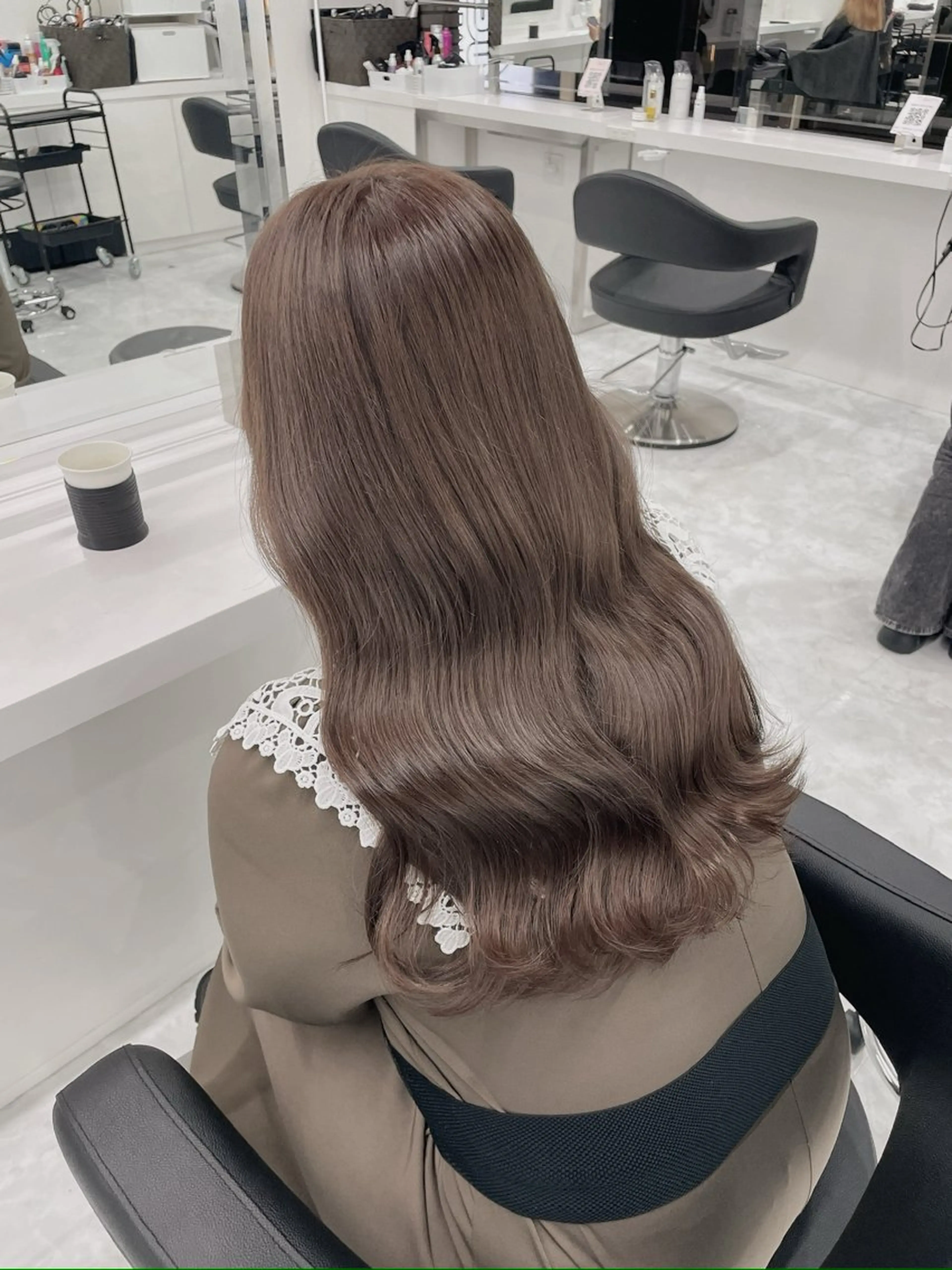 ロング カラー アッシュ アッシュブラウン ブリーチ ブラウンカラー 透明感カラー ヘアカラー トリートメント ヘッドスパ ヘアセット 𓏸レイヤー髪質改善 透けカラーカノン🫧のヘアスタイル