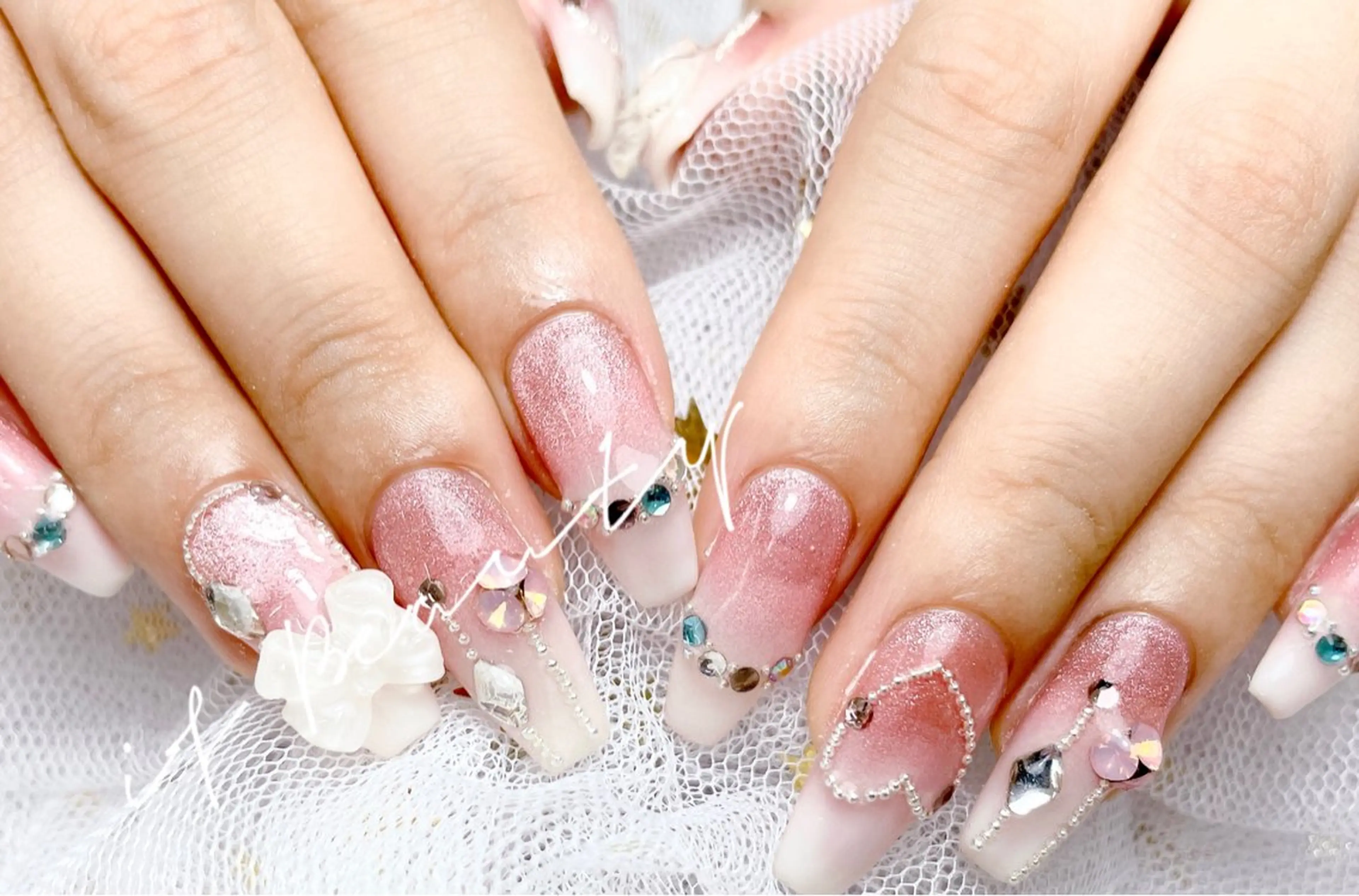 ネイル マグネットネイル ハンドネイル イフ ビューティーのネイルデザイン