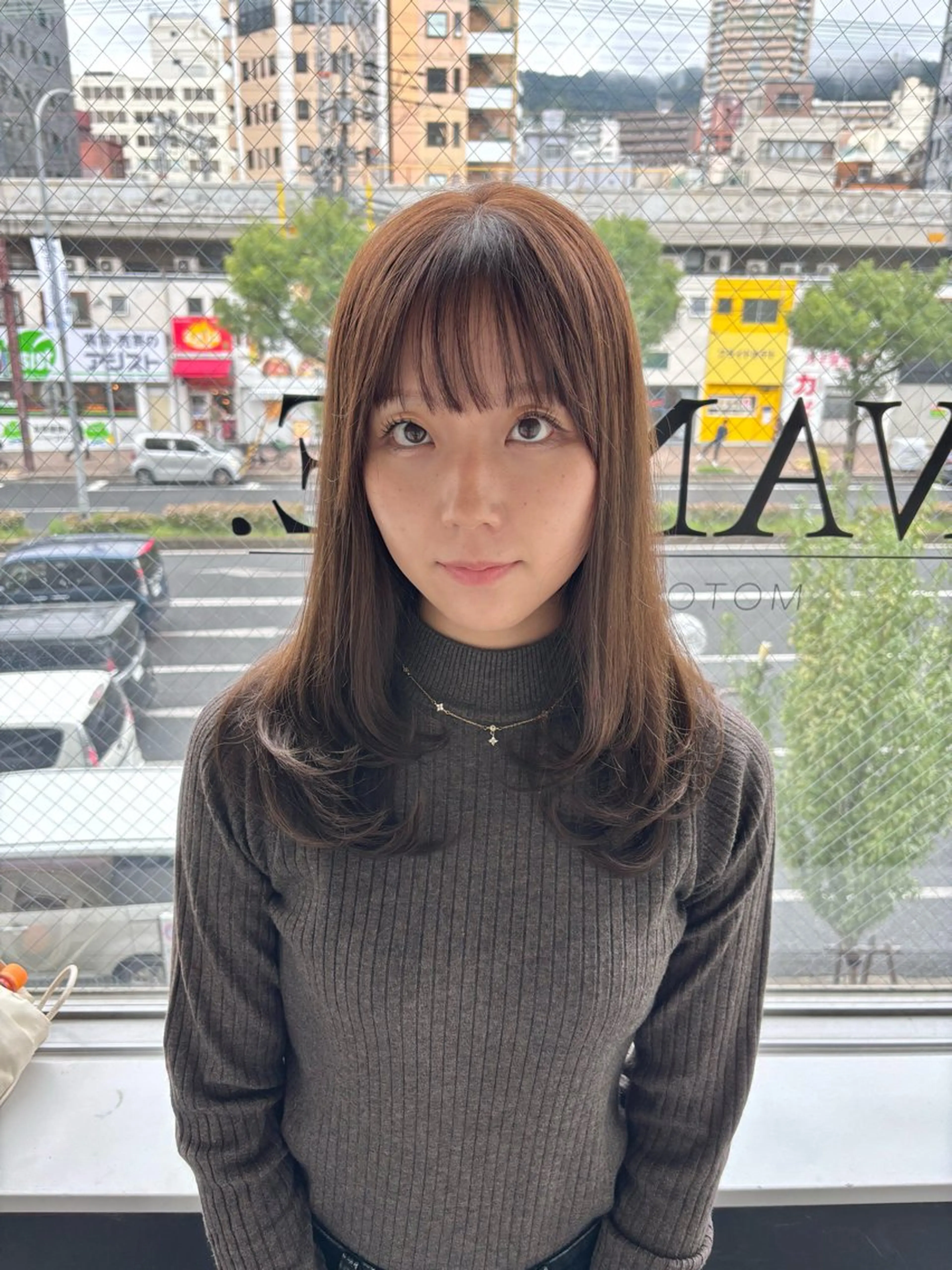 セミロング カラー ブラウンカラー ショコラブラウン レイヤーカット ローレイヤー カット ヘアカラー 穐田 航のヘアスタイル