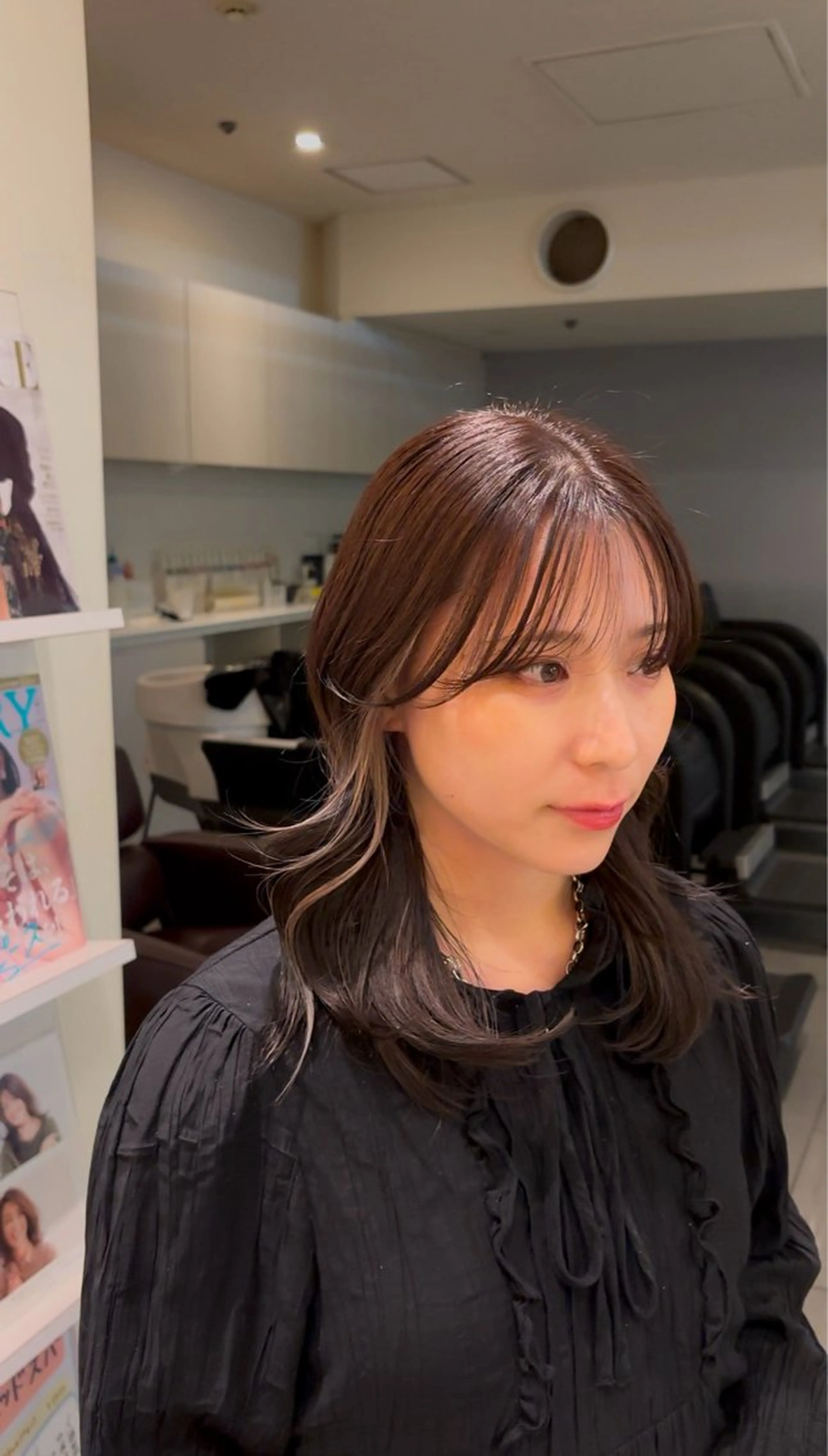 セミロング ヘアカラー オオカメ ユヅキのヘアスタイル