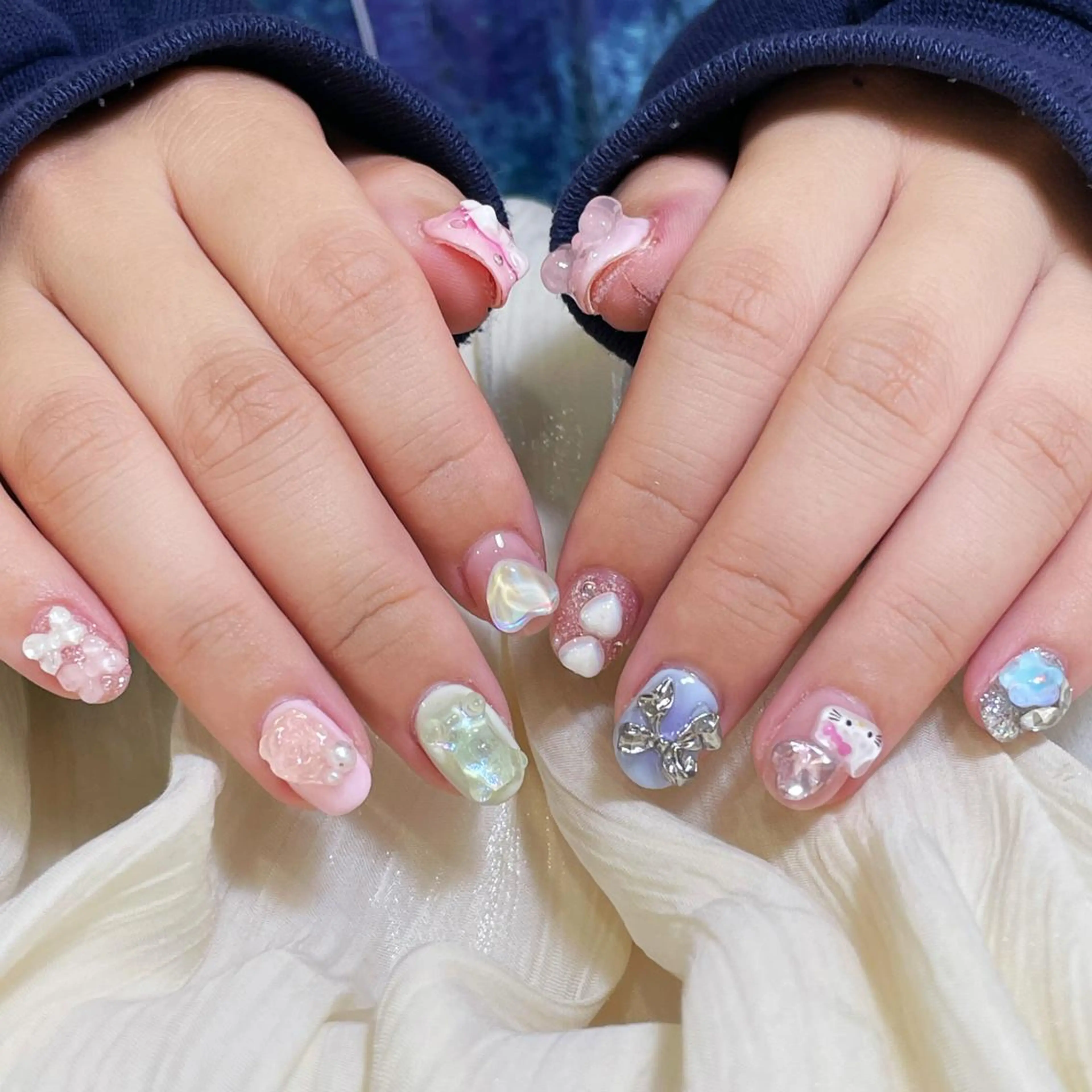 ネイル アートネイル オーロラネイル ガーリー キラキラネイル 韓国ネイル ハンドネイル リナ 💅のネイルデザイン